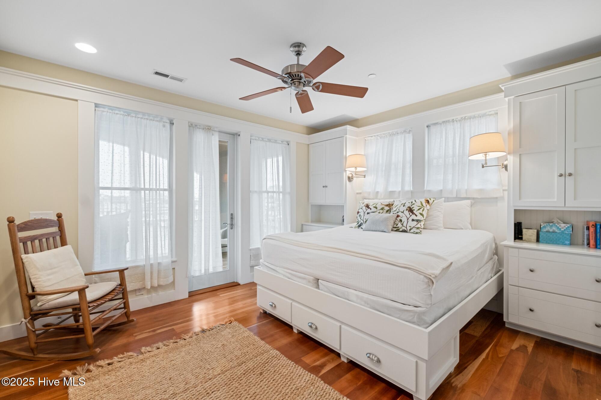 100492328 | Photo 28