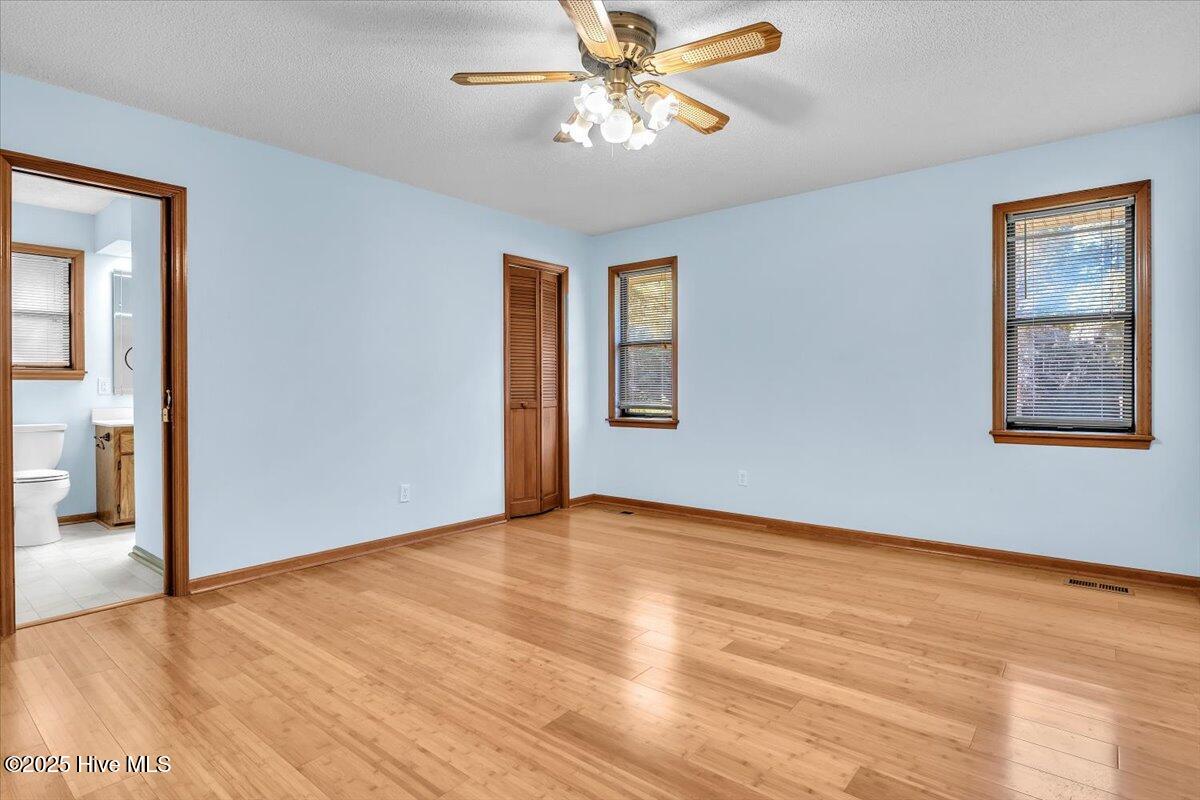 100568309 | Photo 51