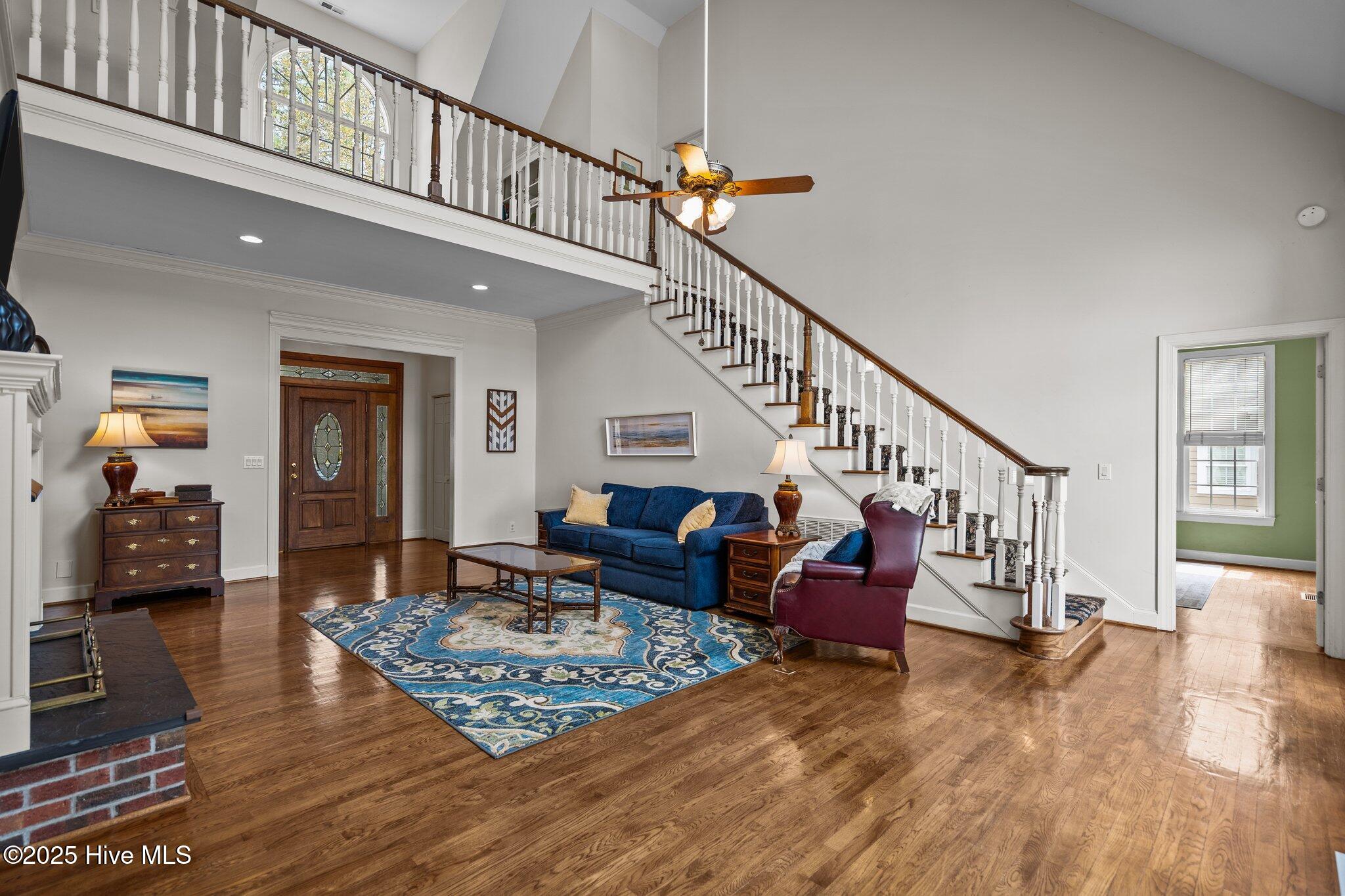 100536215 | Photo 30