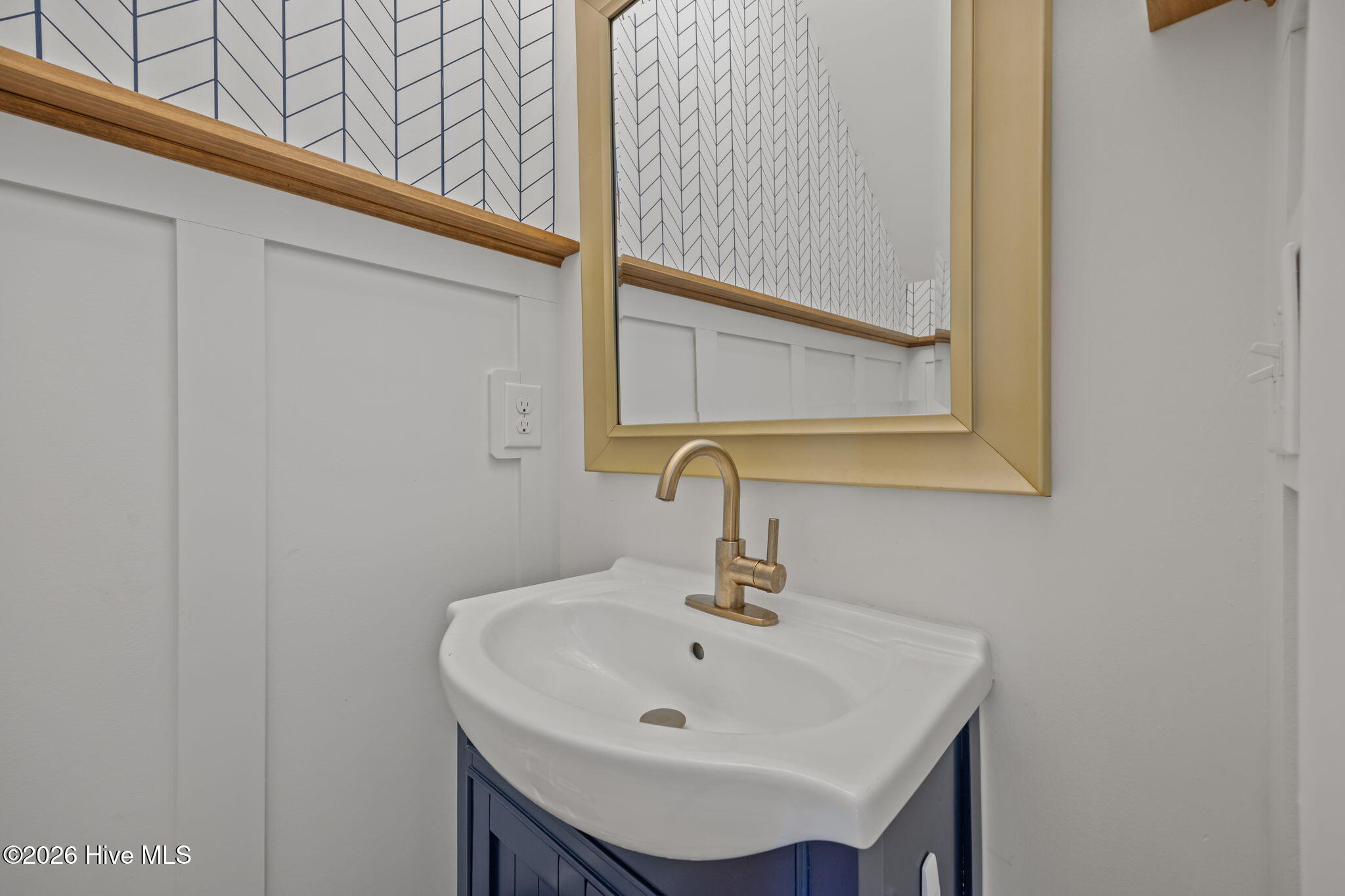 100558576 | Photo 40