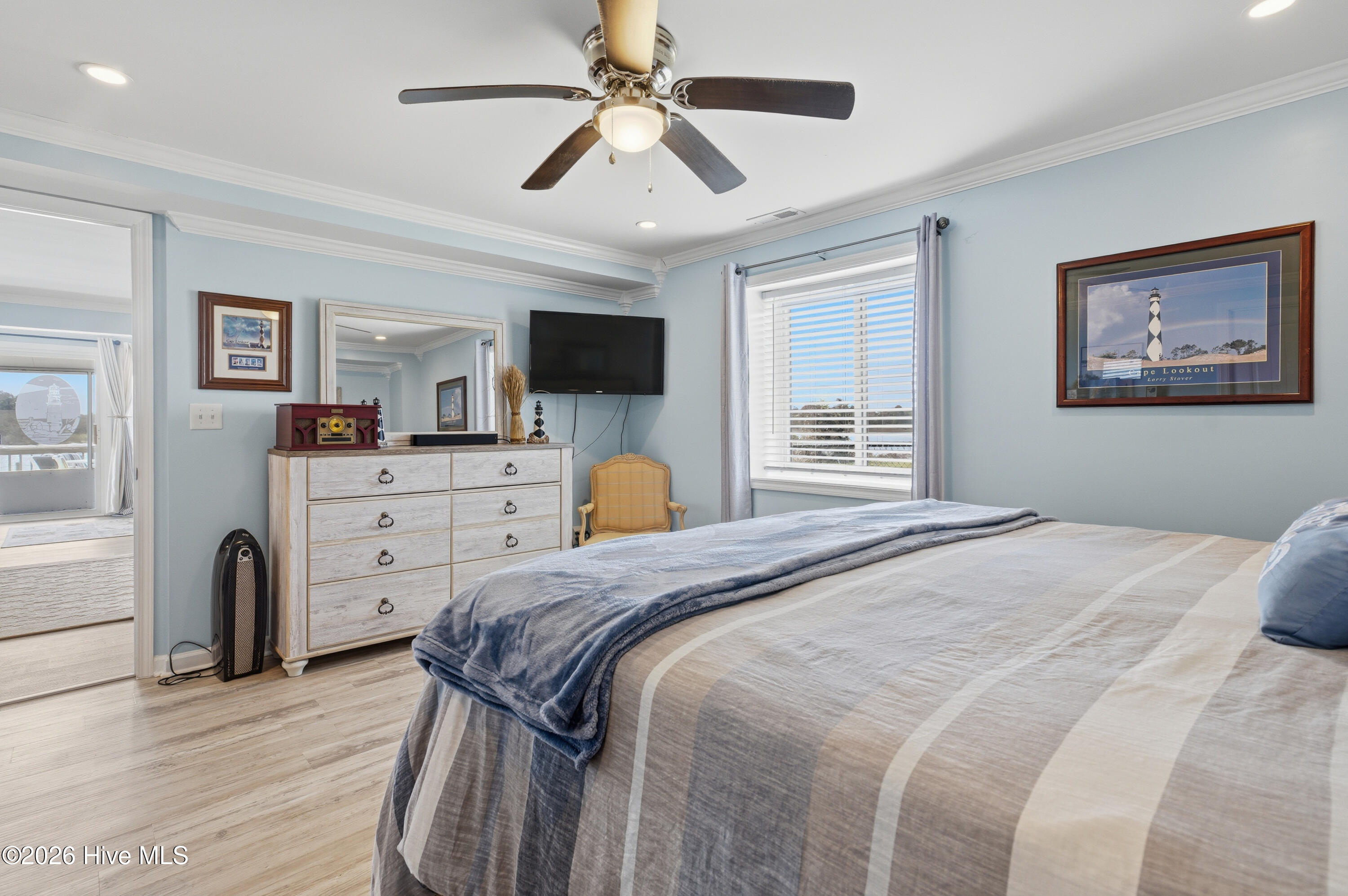 100564102 | Photo 15