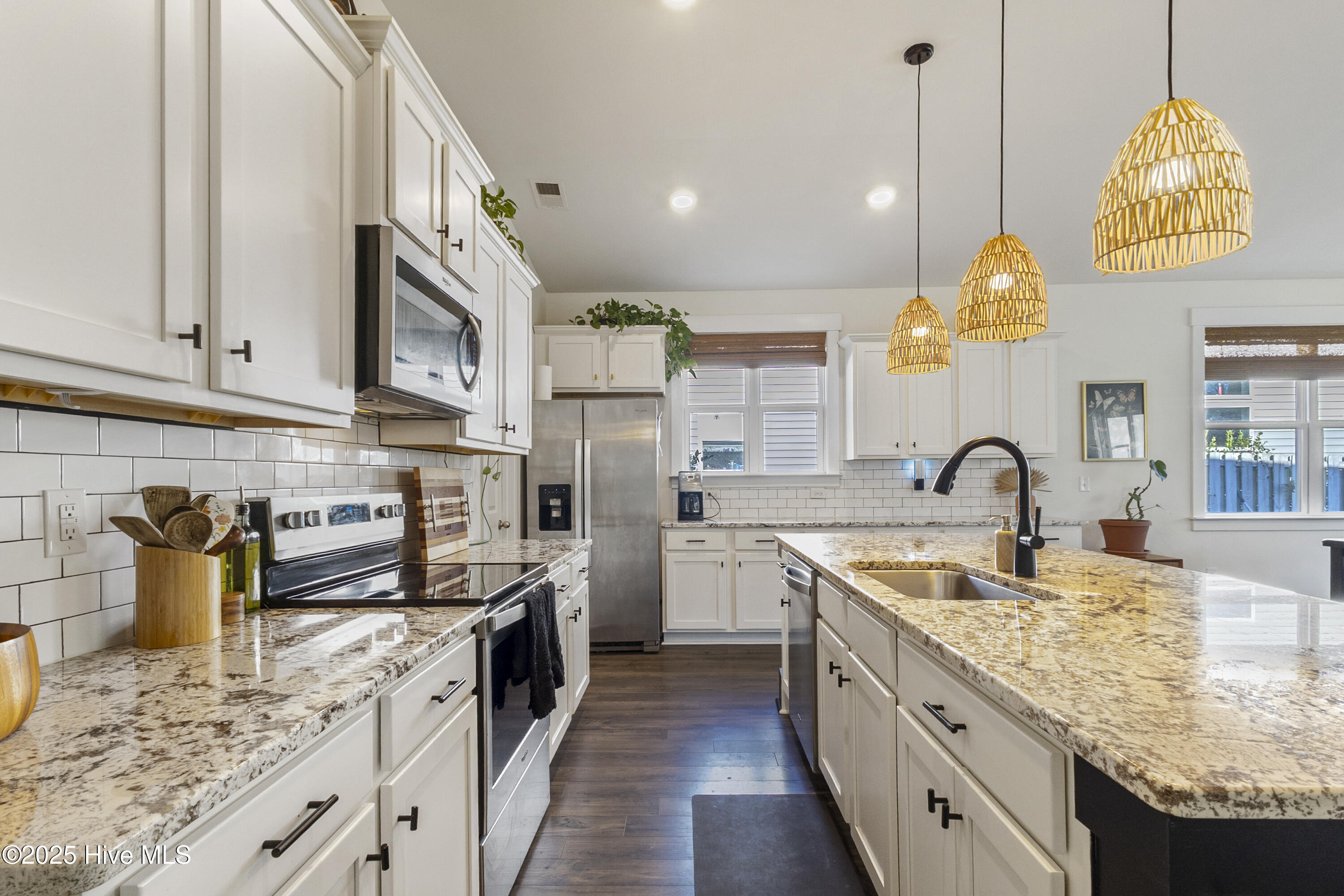 100545579 | Photo 16