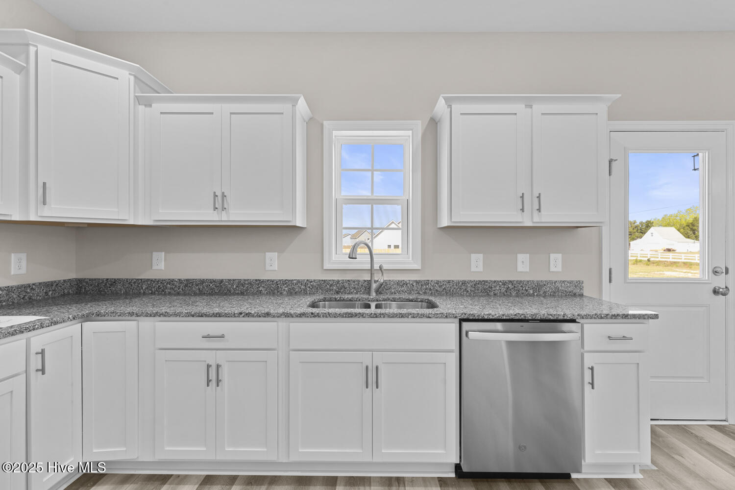 100469992 | Photo 13