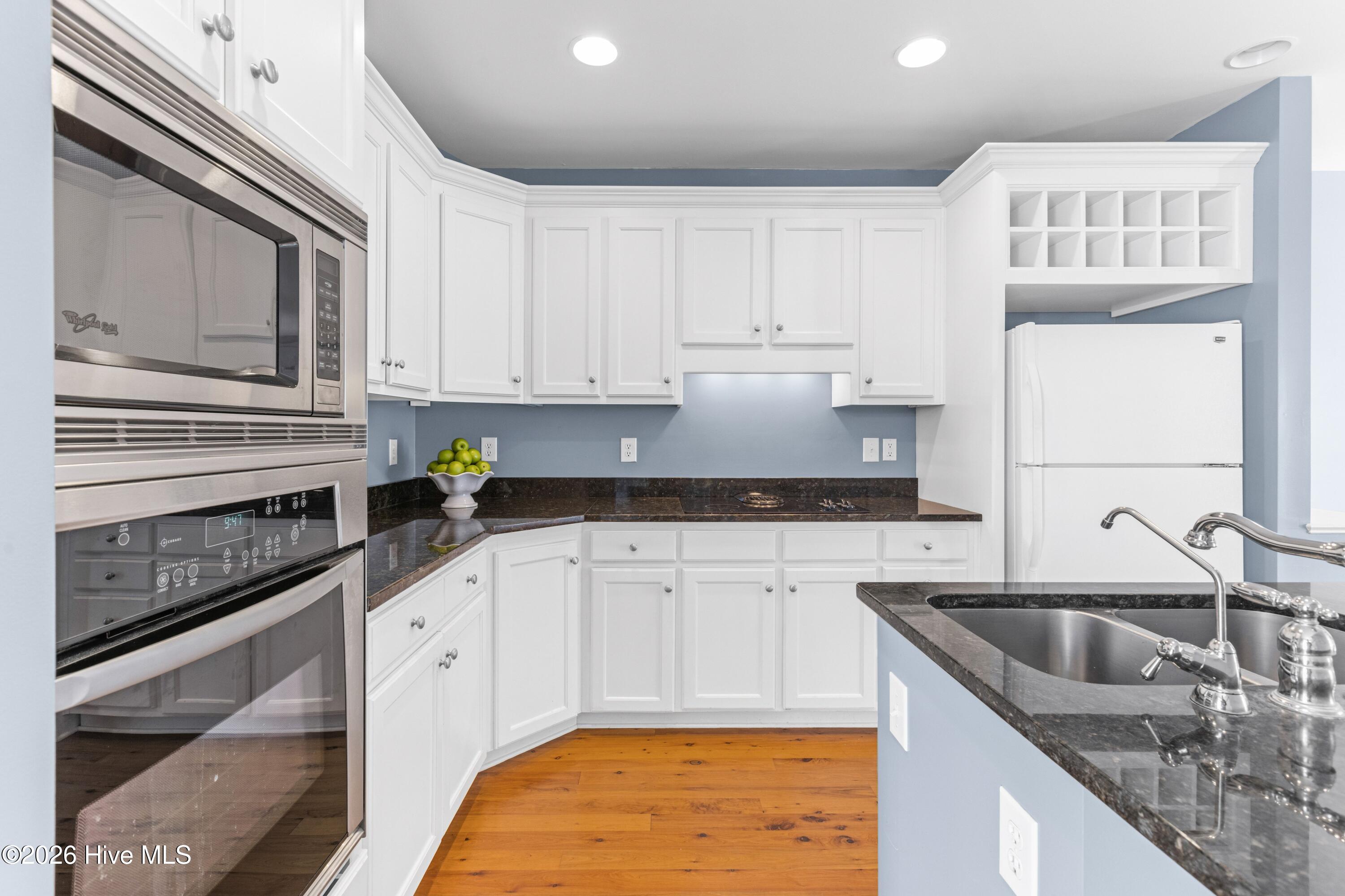 100550926 | Photo 11