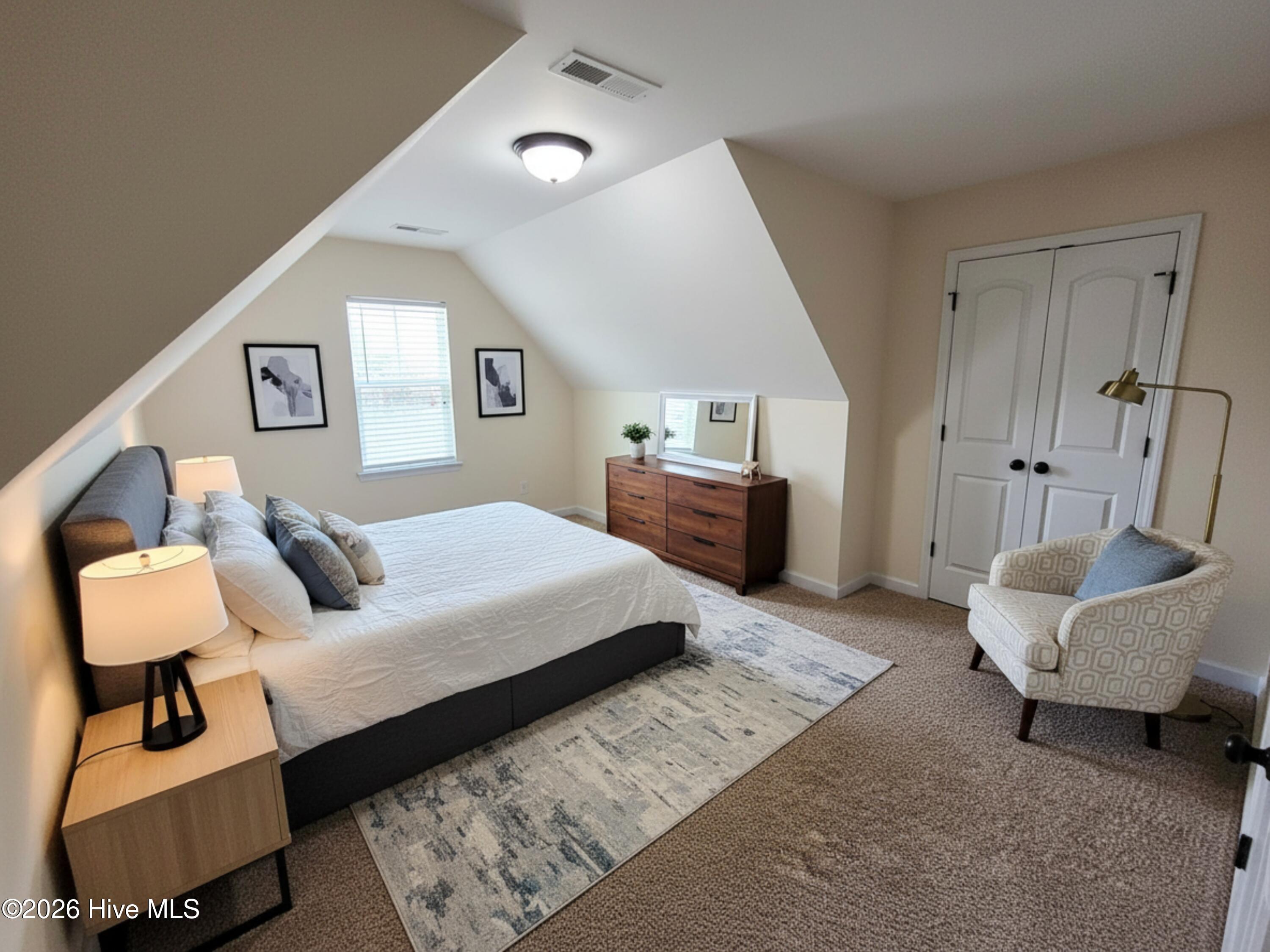 100527843 | Photo 64