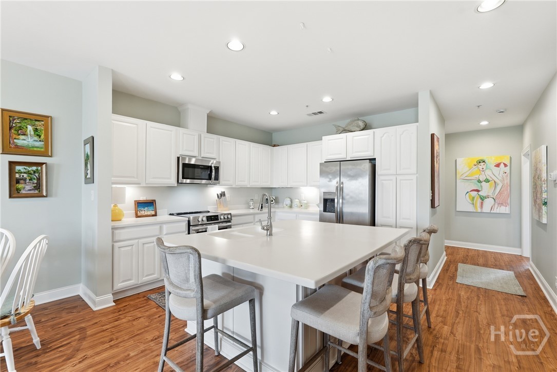 Kitchen Island perfect for entertaining!