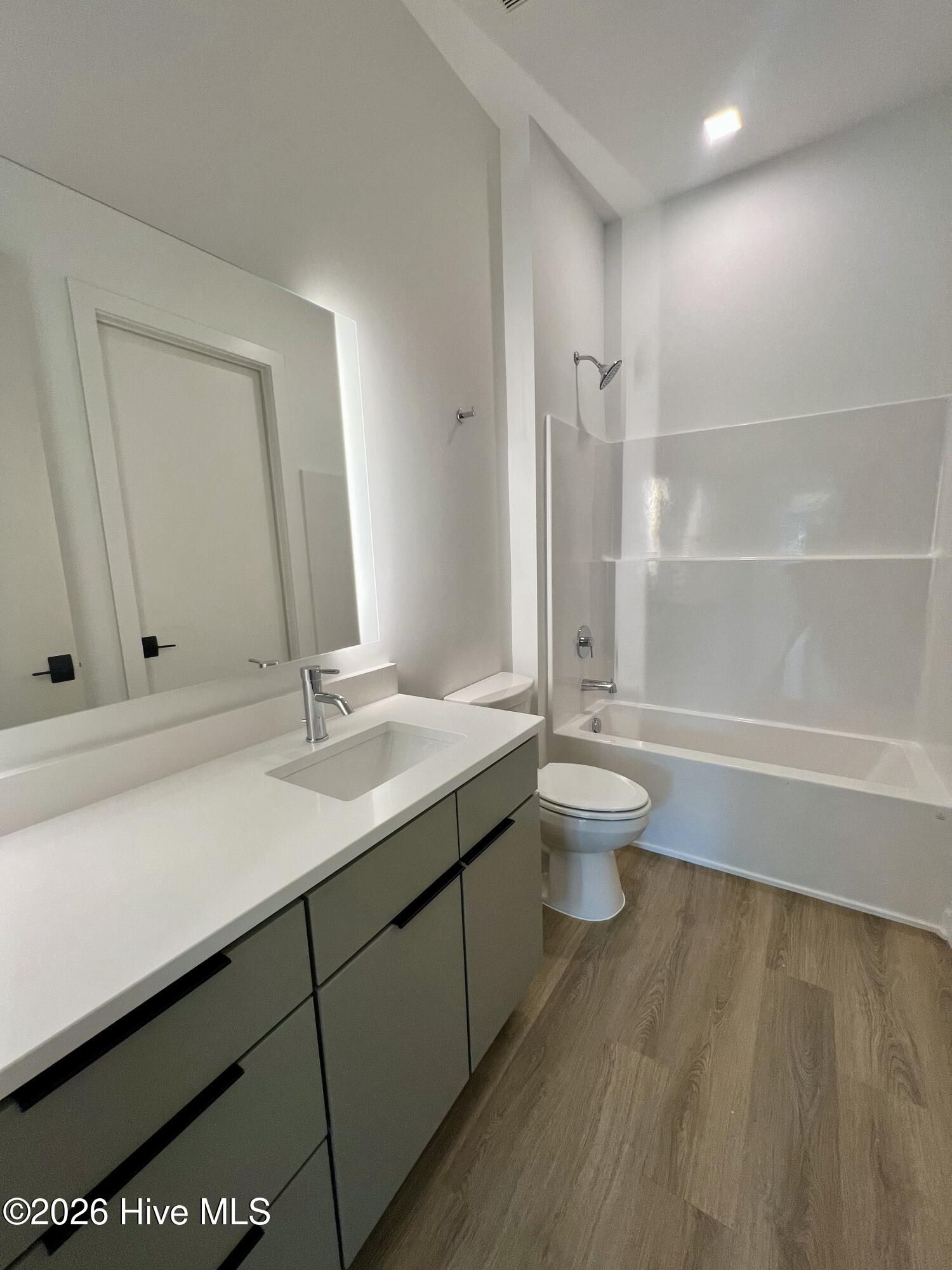 100547263 | Photo 14