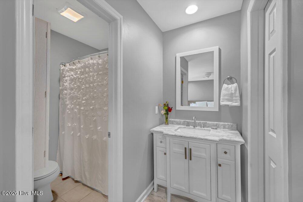 100588016 | Photo 13
