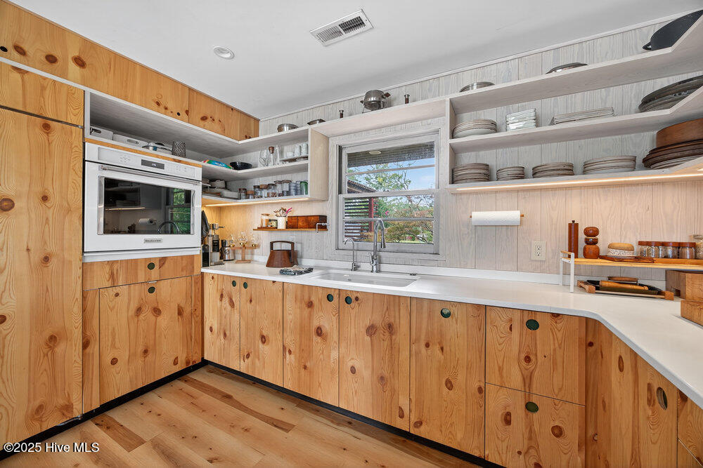 100562548 | Photo 13