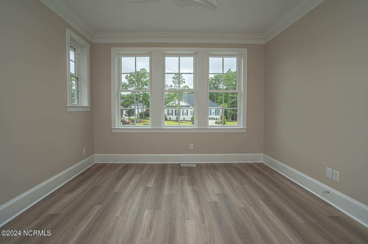 100518368 | Photo 55