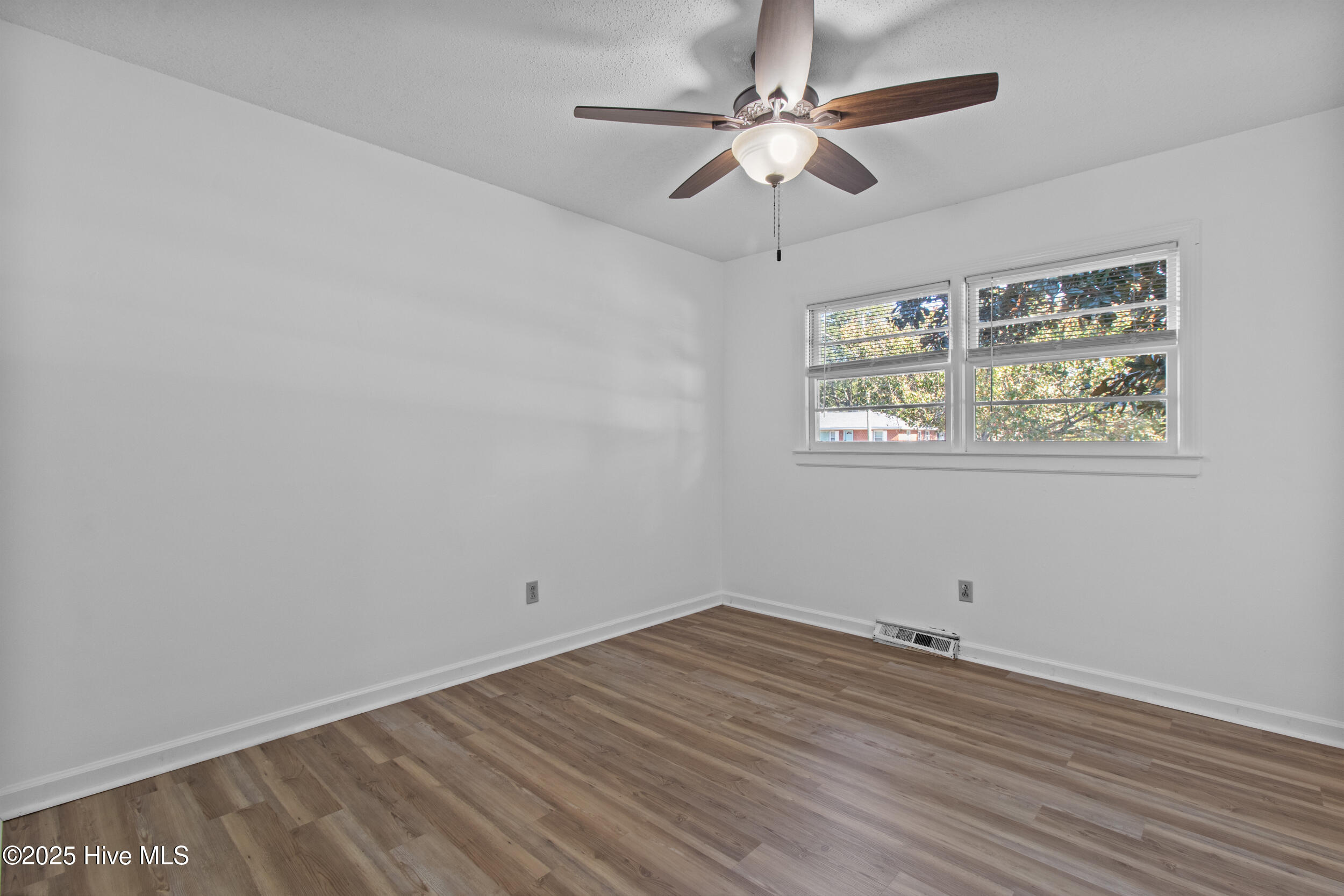 100541080 | Photo 19