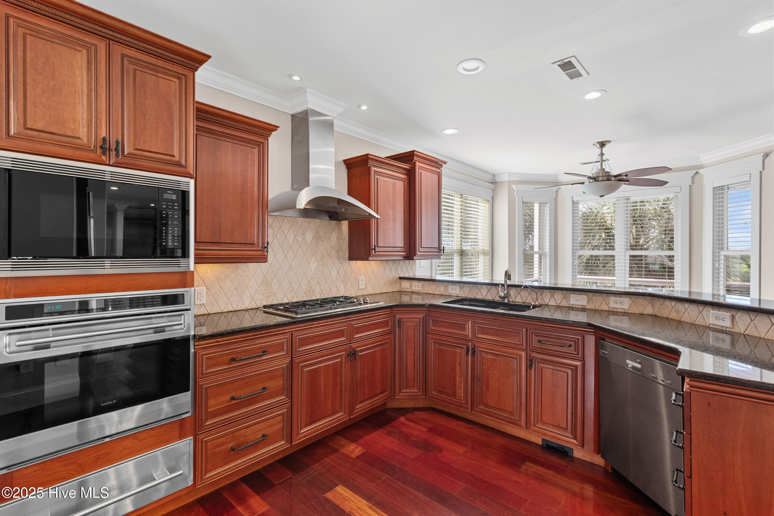 100538767 | Photo 13