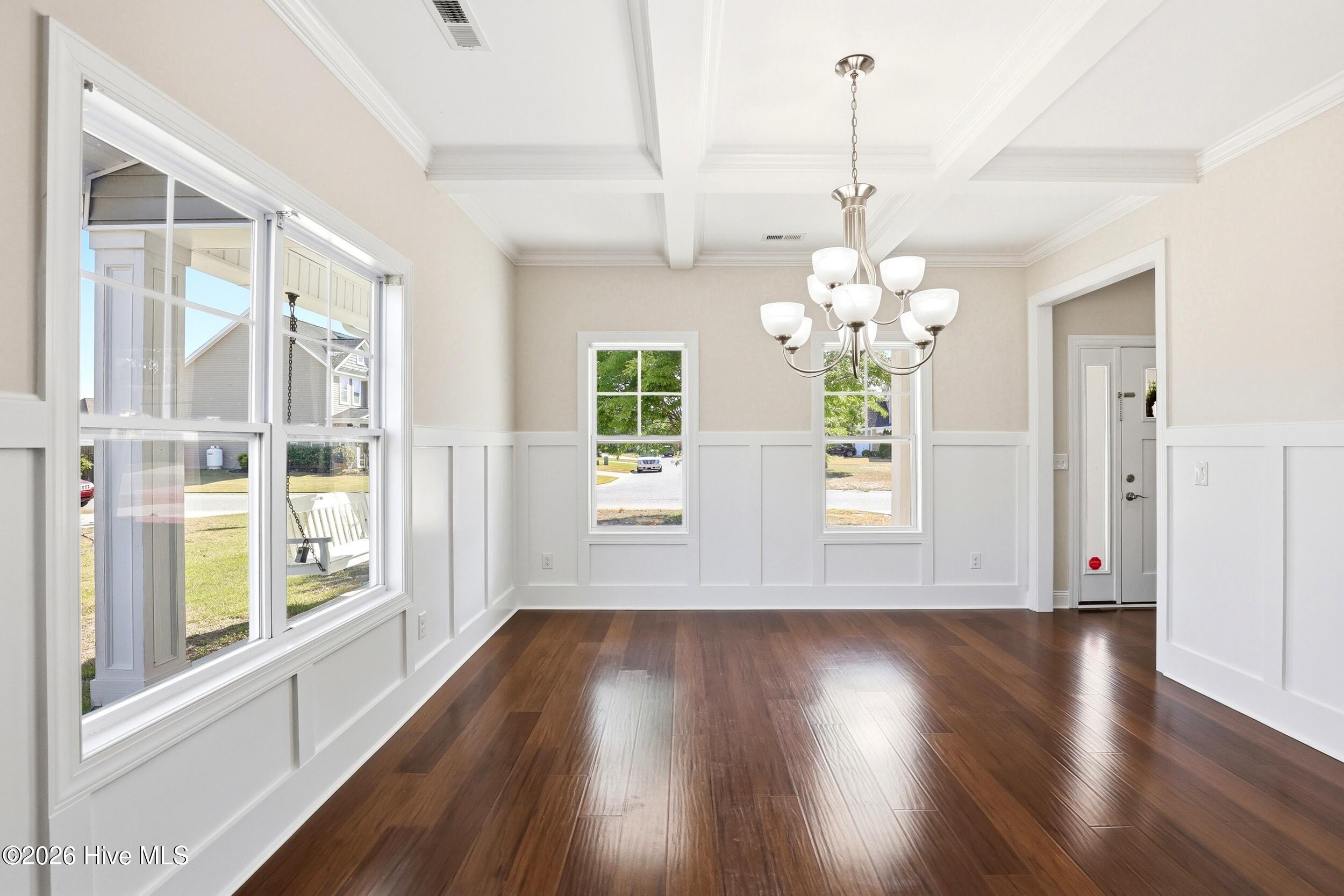 100569352 | Photo 21