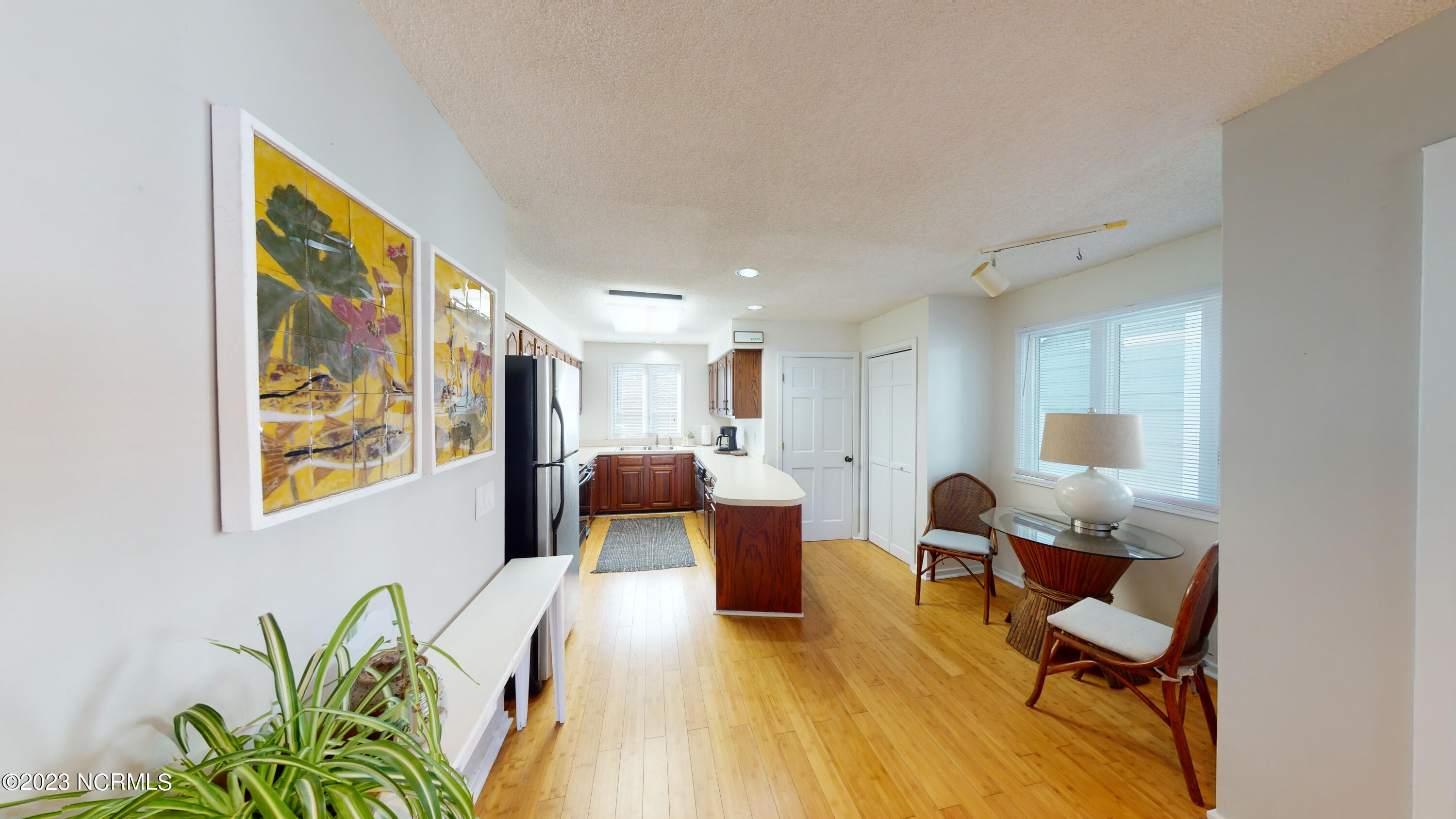 100537527 | Photo 22