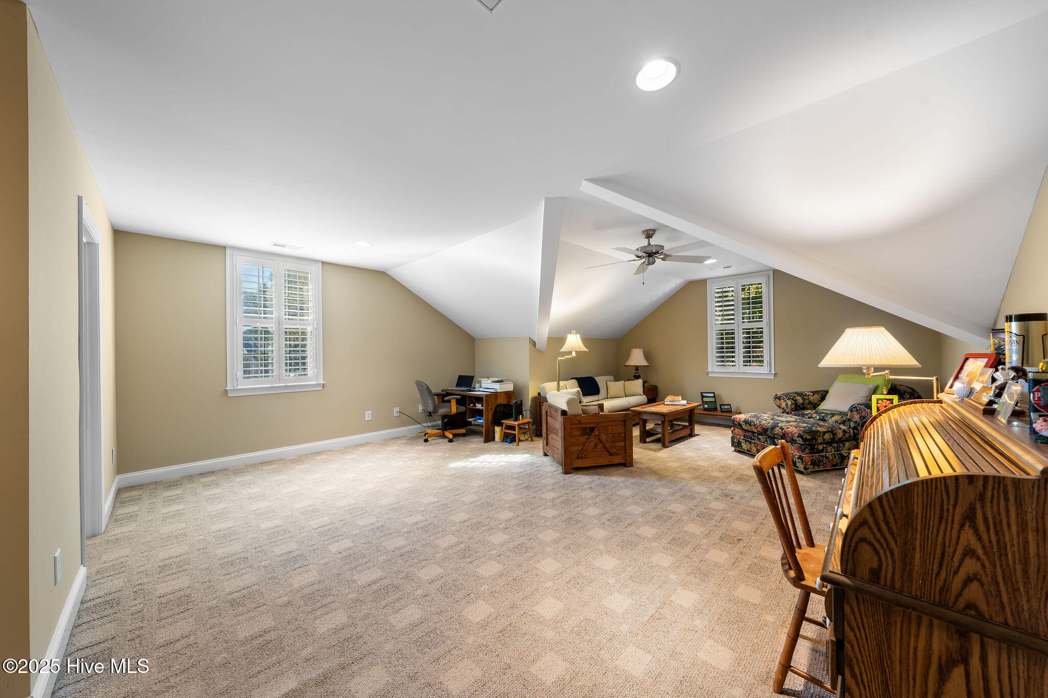 100552412 | Photo 47