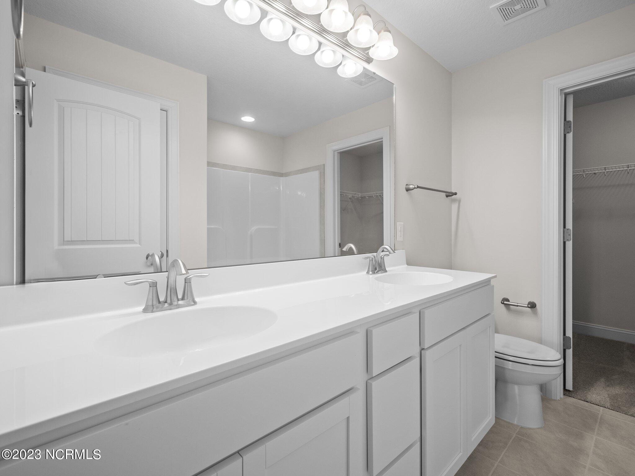 100570642 | Photo 12