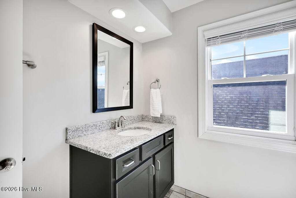 100555055 | Photo 32