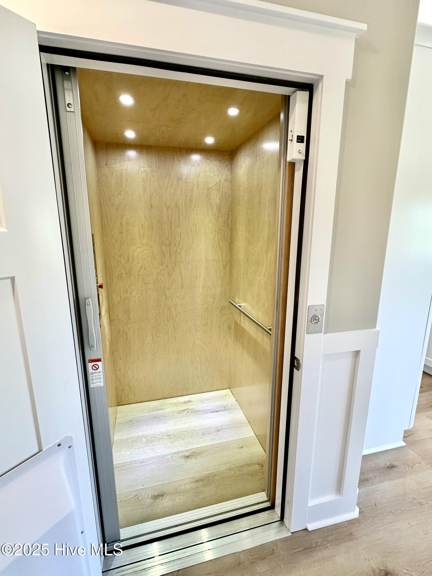 100537365 | Photo 34