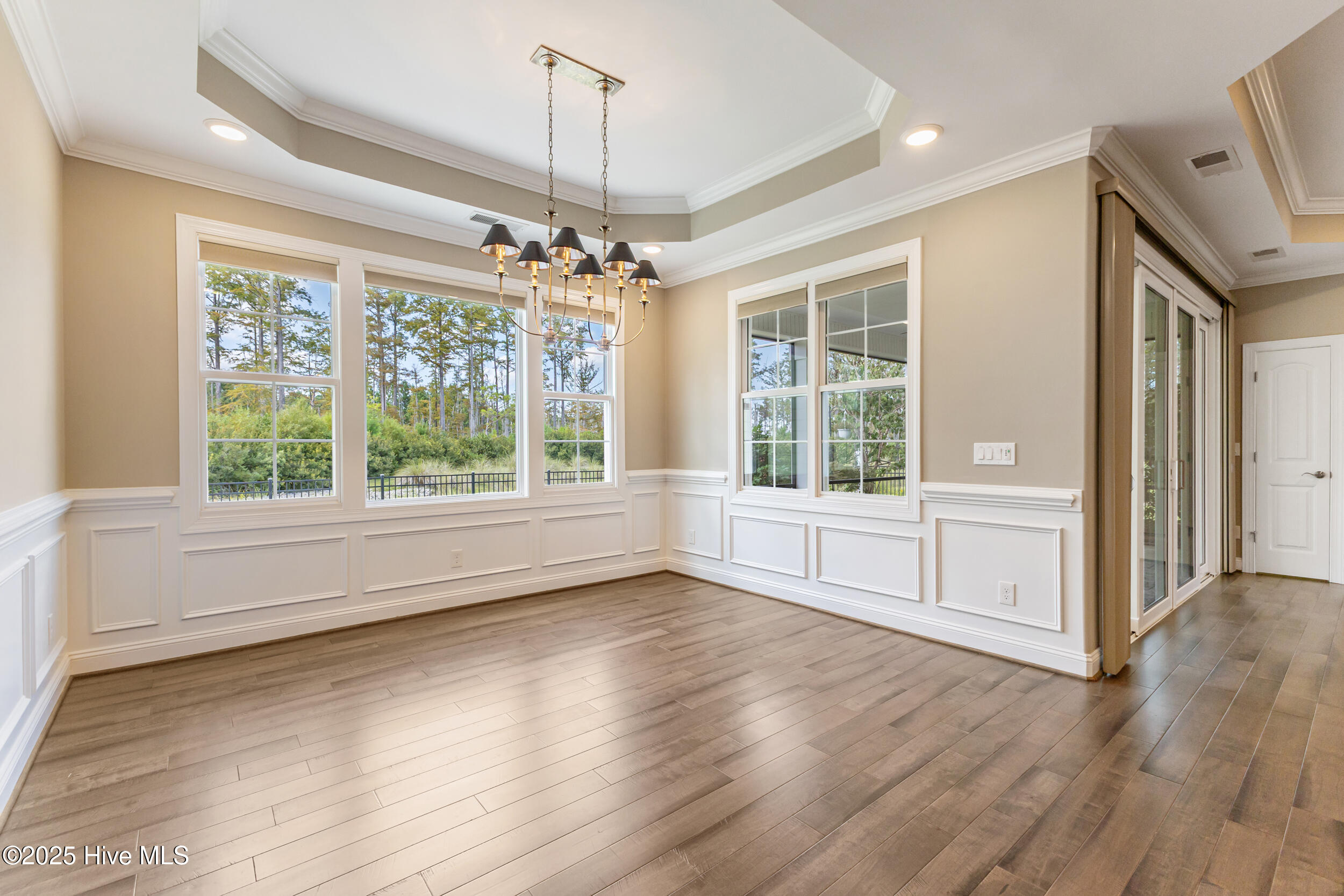 100534390 | Photo 26