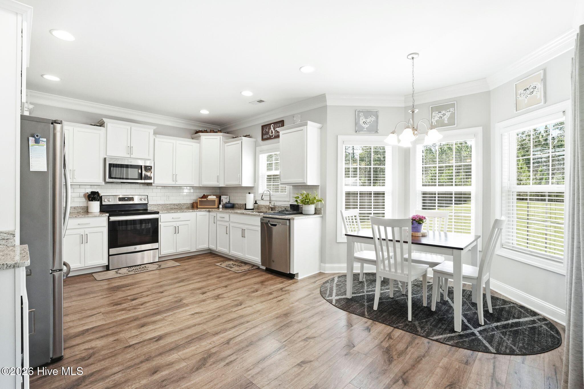 100563818 | Photo 17