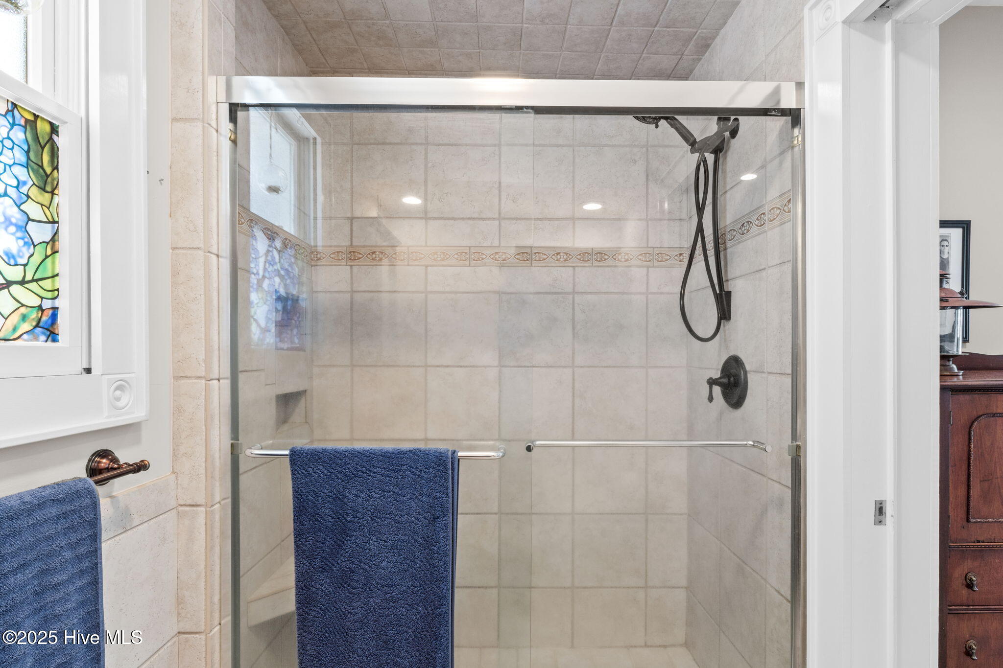 100502589 | Photo 28