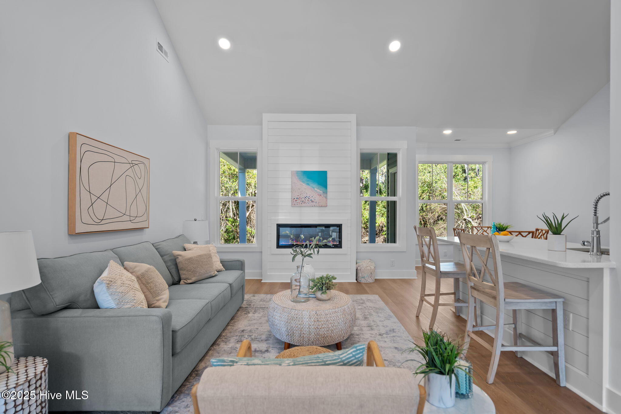 100542016 | Photo 11