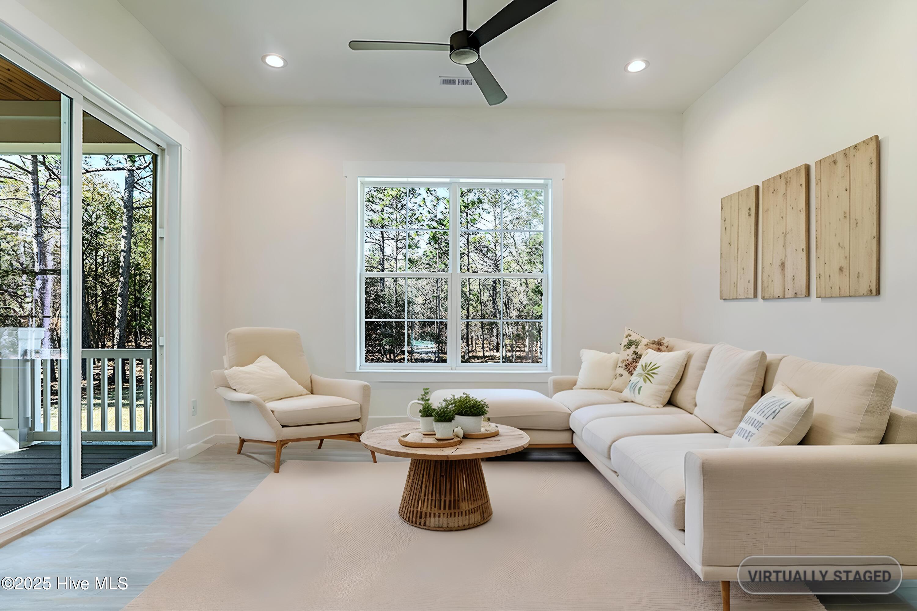 100535738 | Photo 22