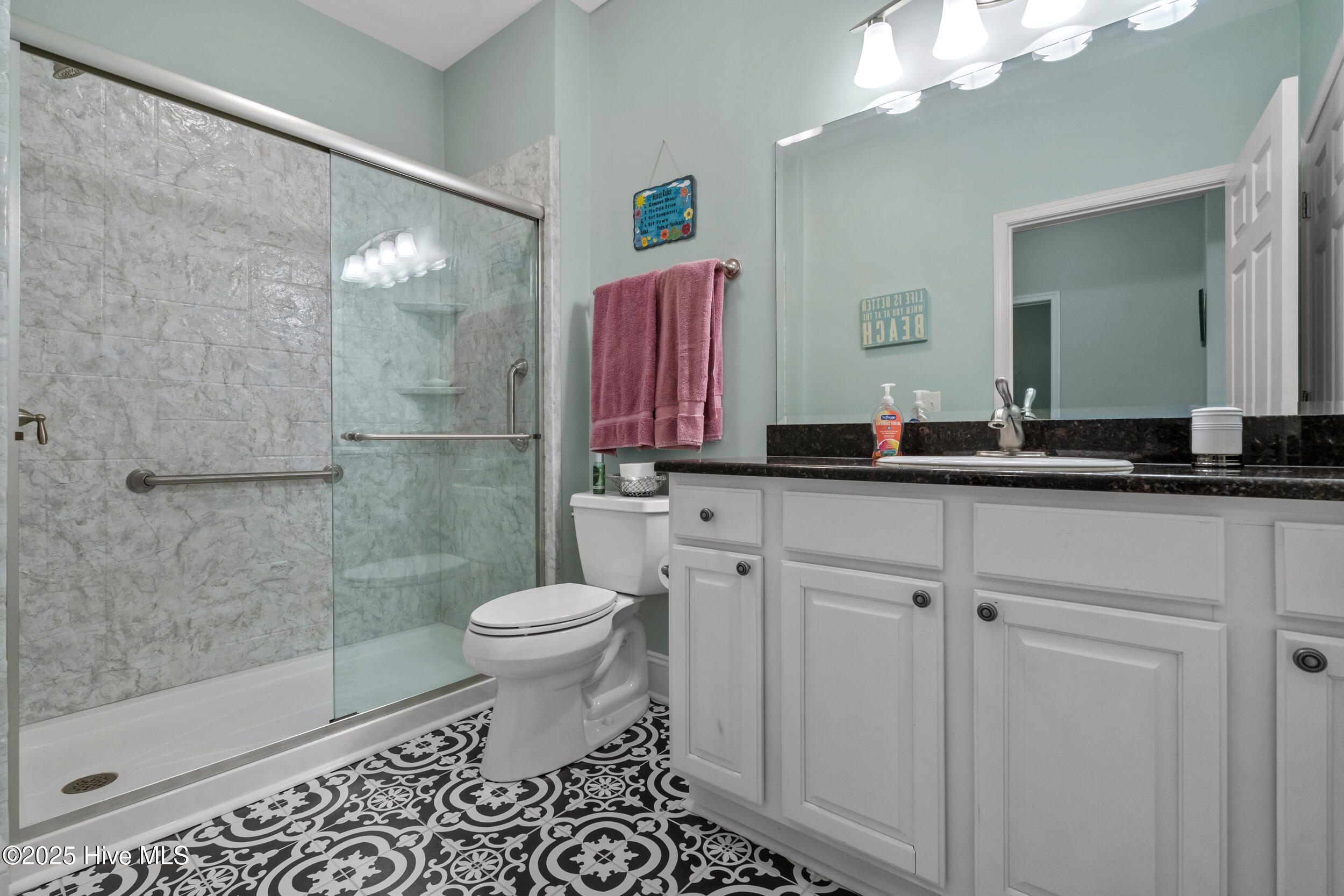 100537007 | Photo 25