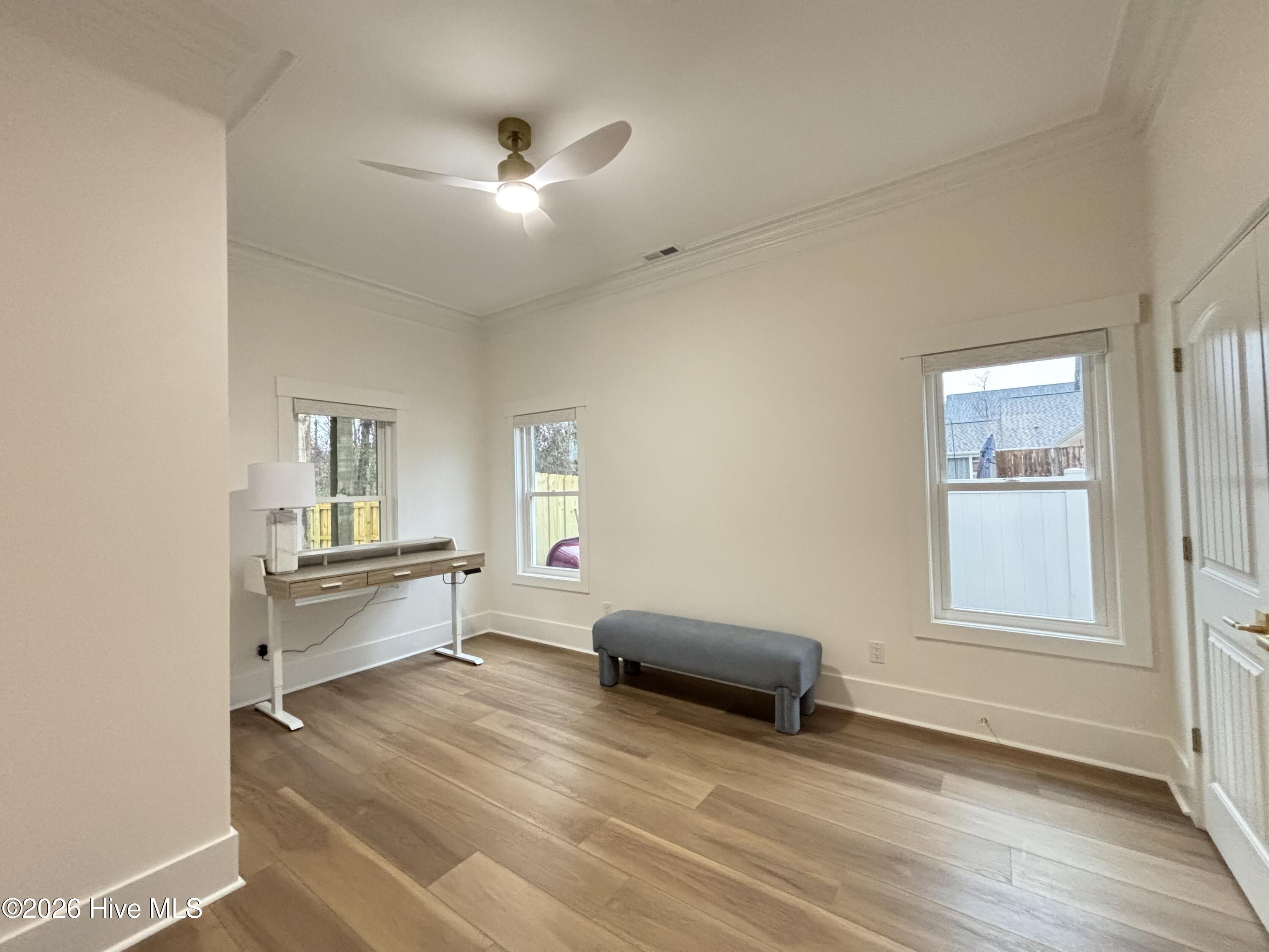 100516902 | Photo 125