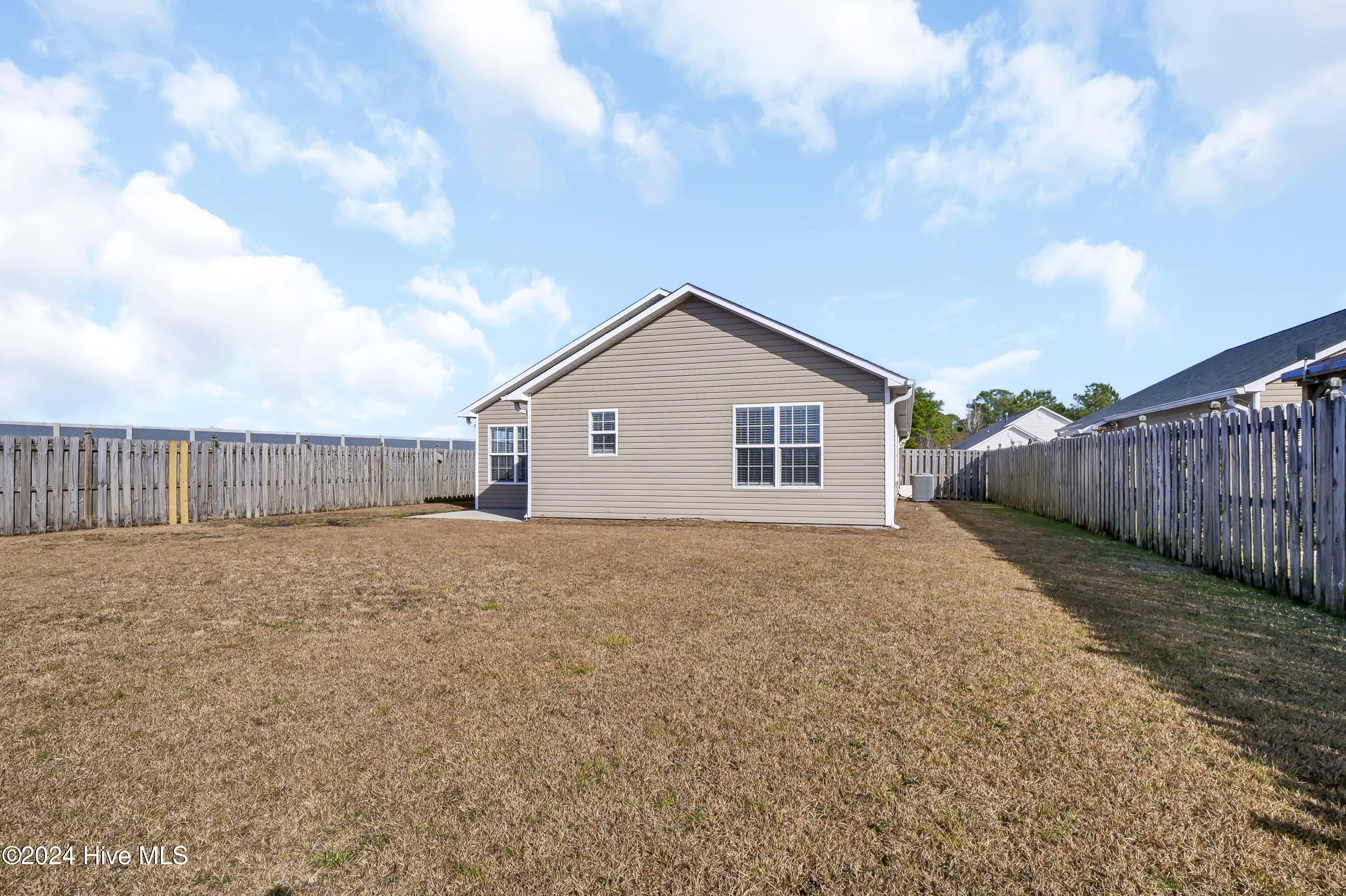 100565199 | Photo 29