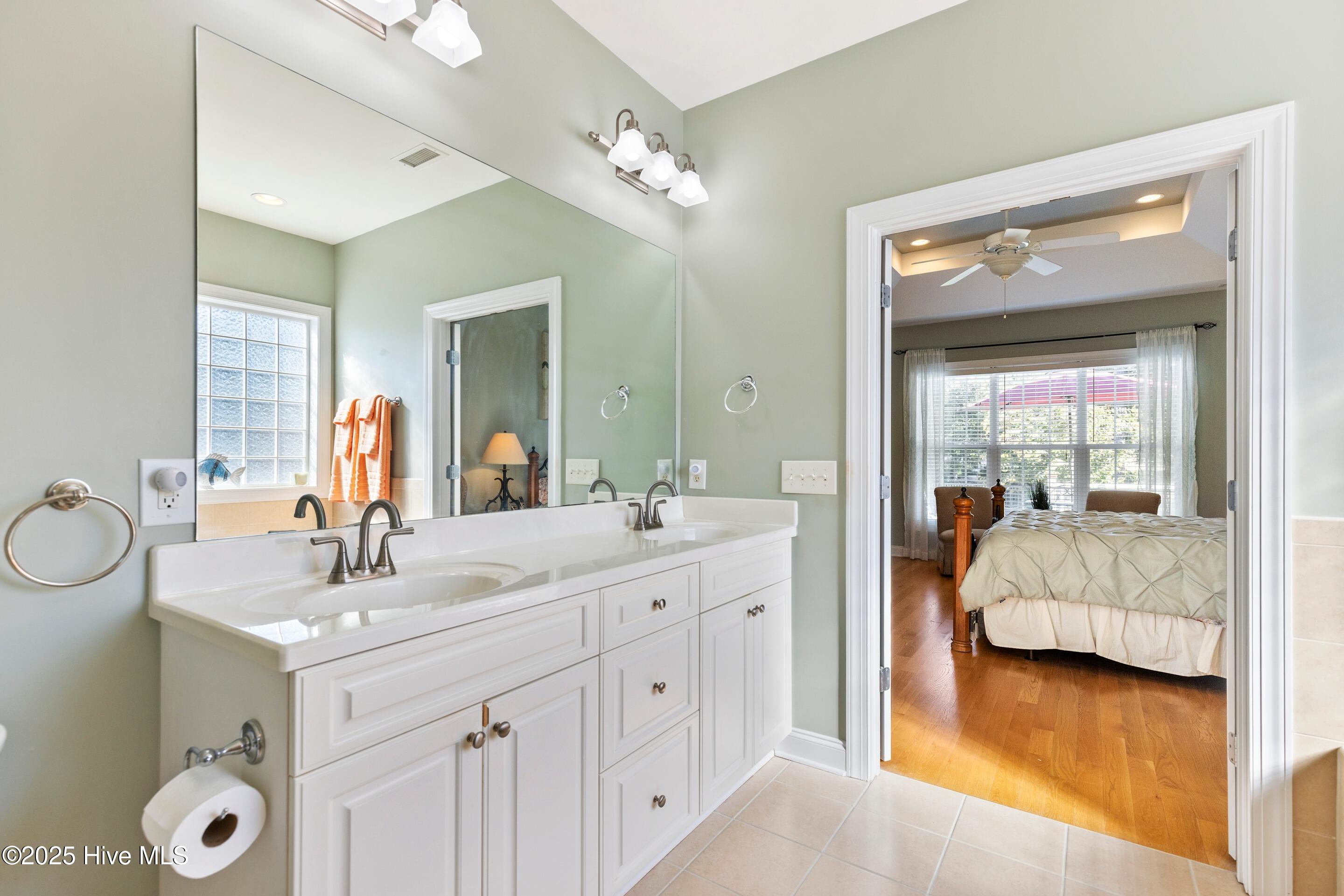 100538376 | Photo 30