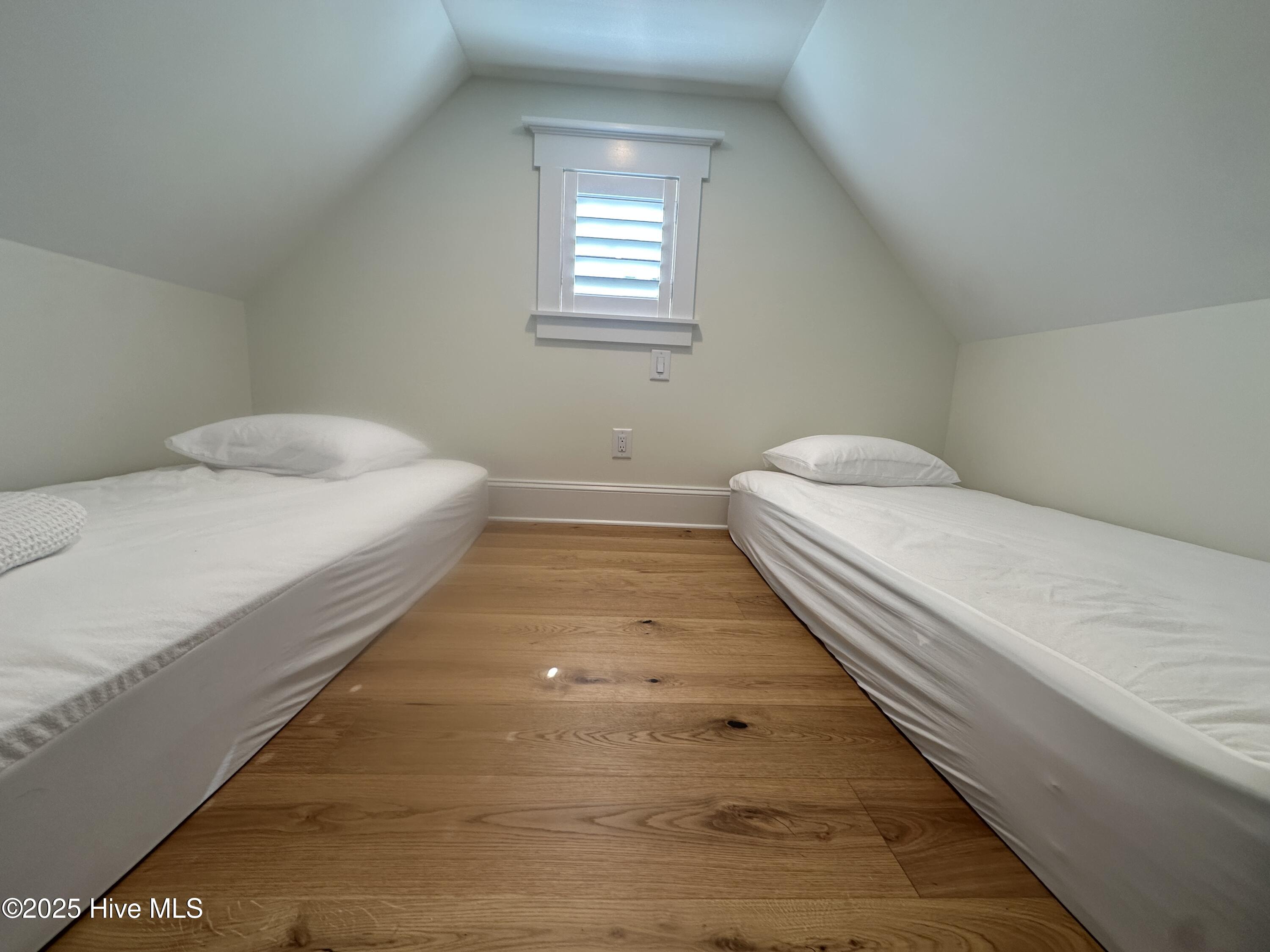 100534977 | Photo 40