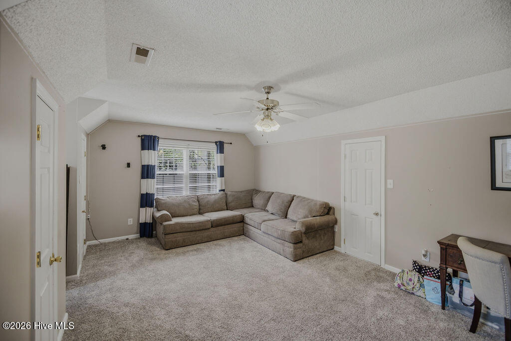 100565606 | Photo 35