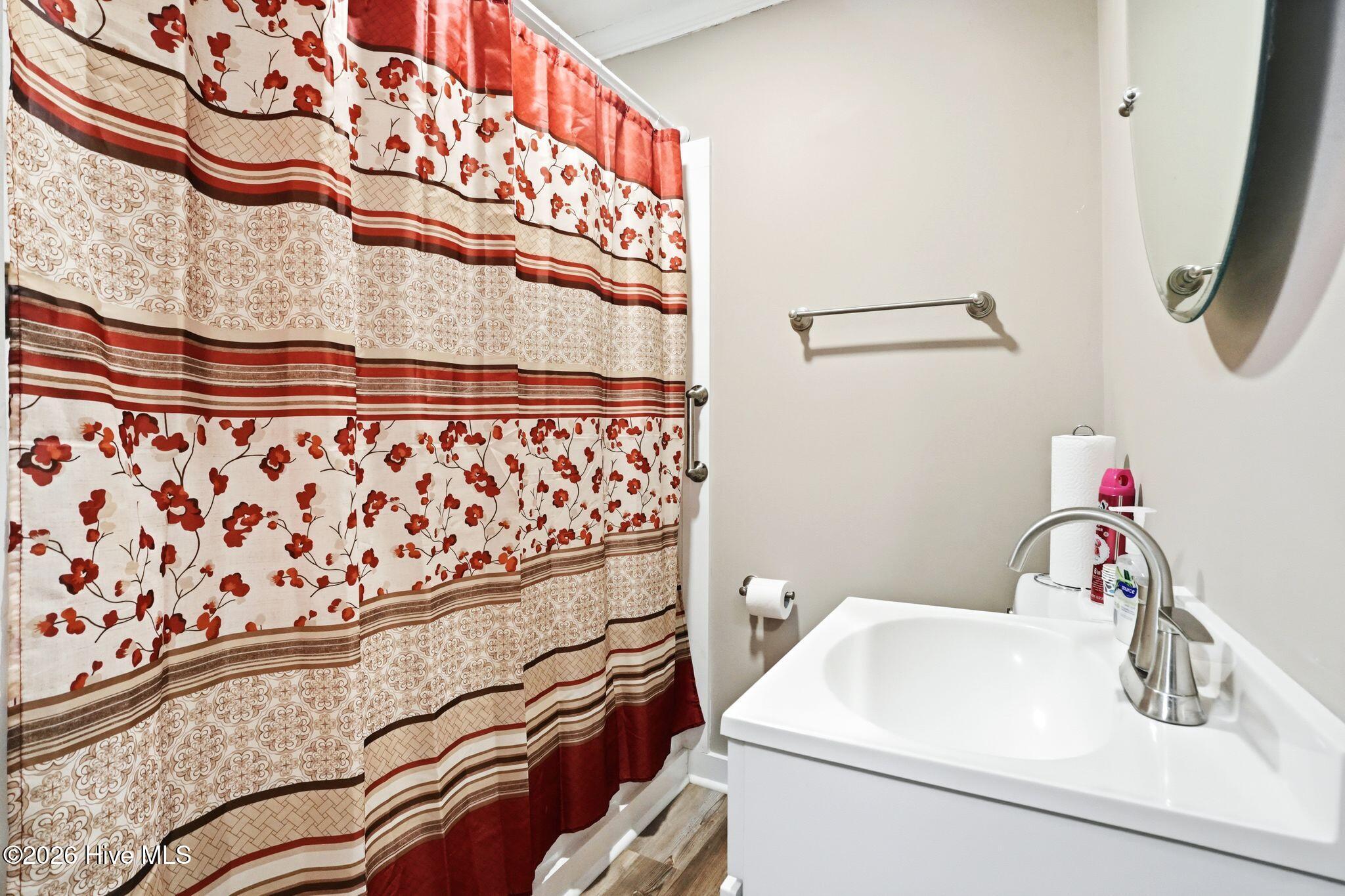 100565882 | Photo 32