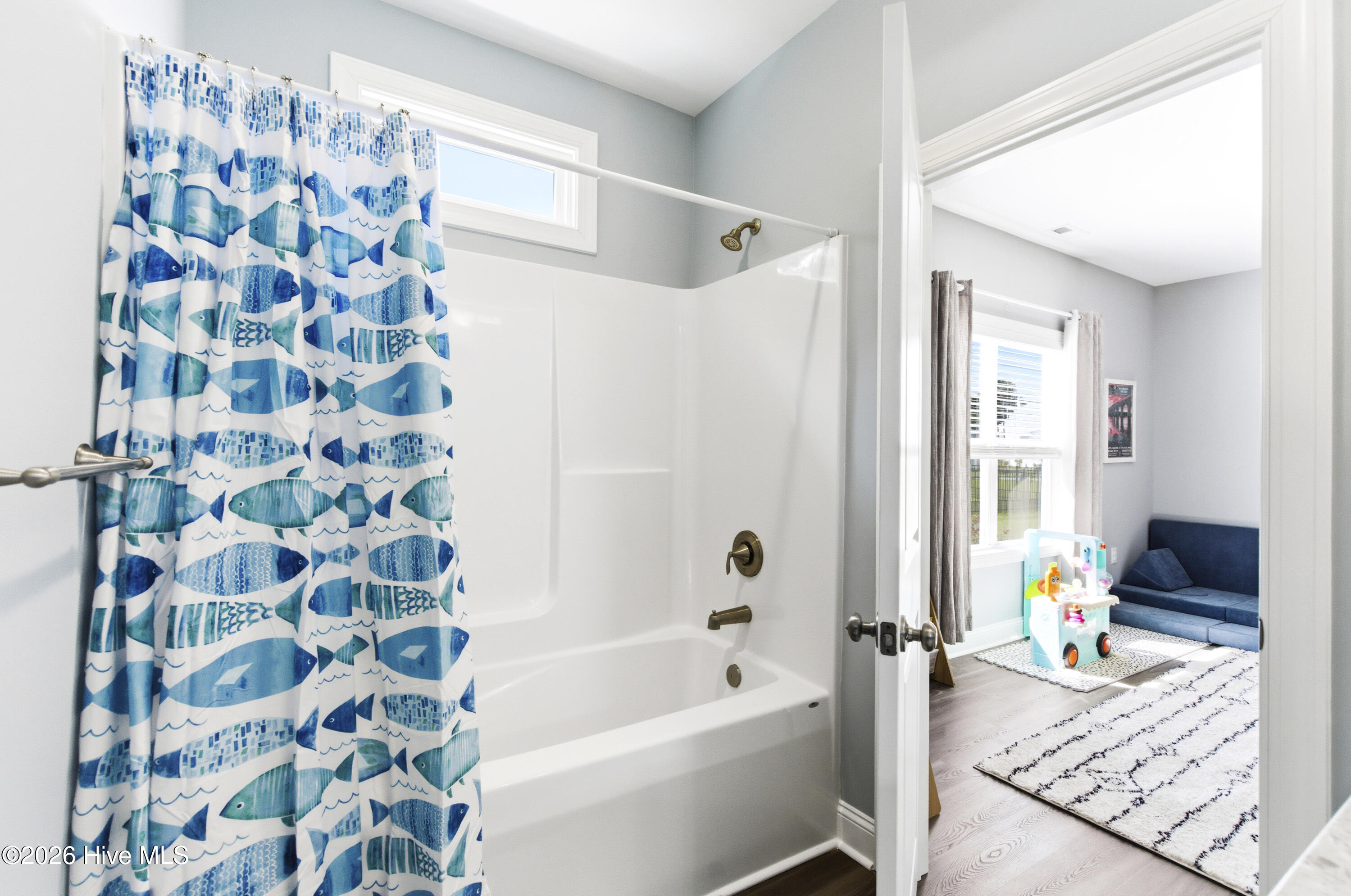 100568018 | Photo 40