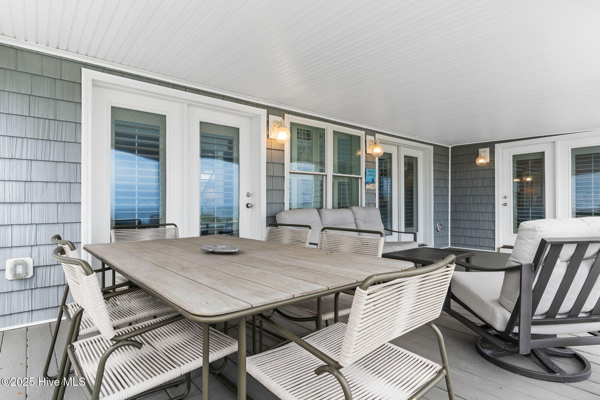 100498196 | Photo 79