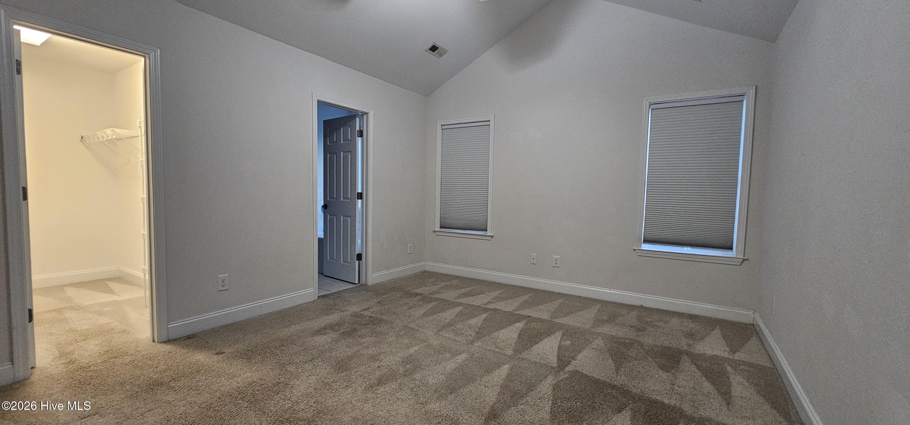 100548448 | Photo 33