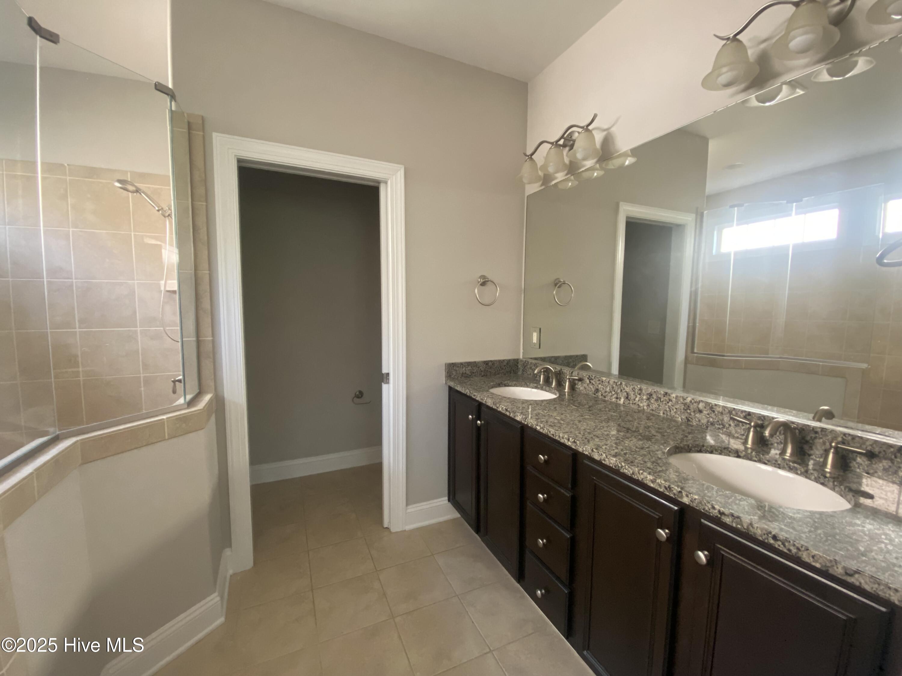 100504440 | Photo 14