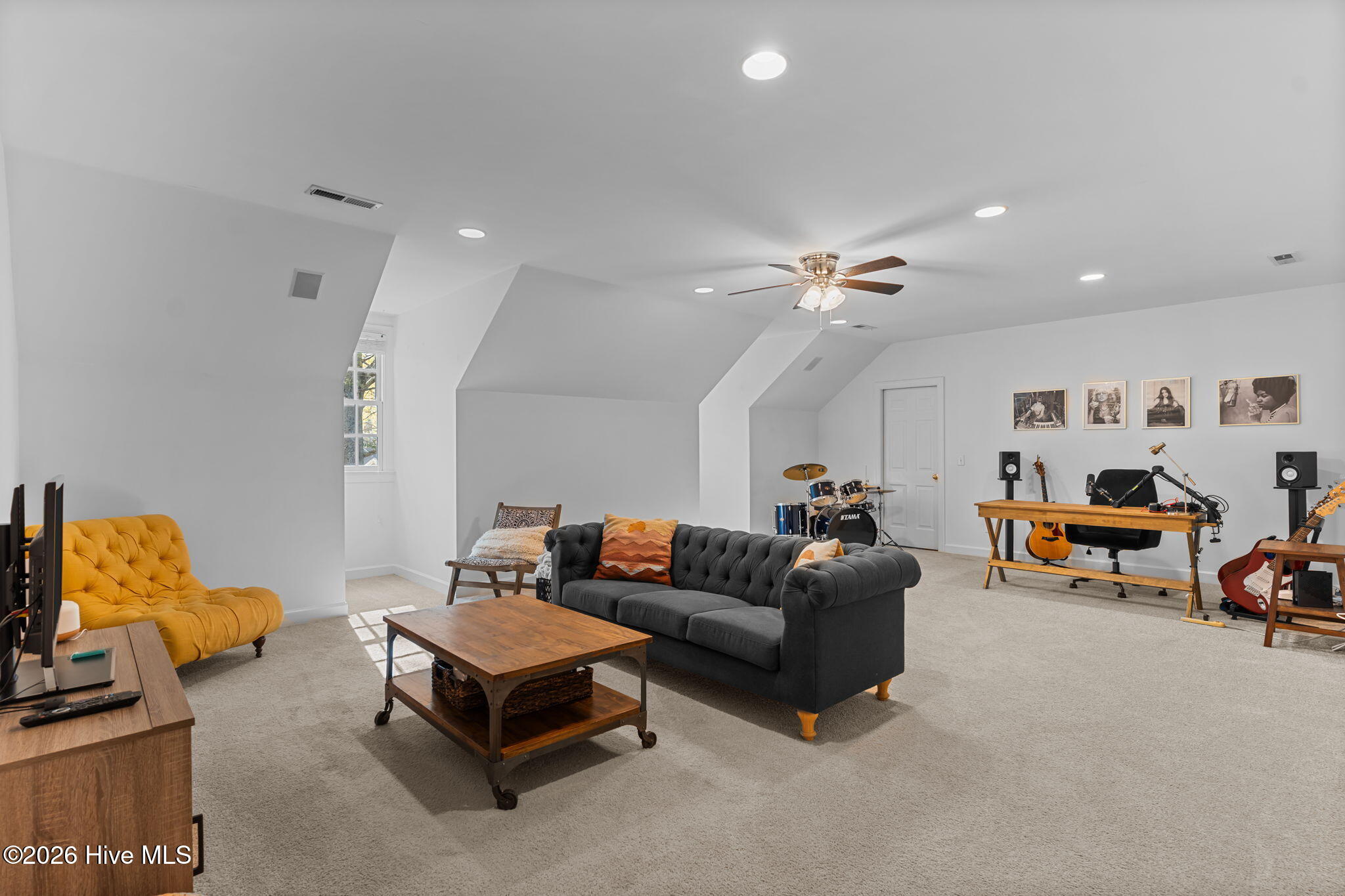 100556874 | Photo 46