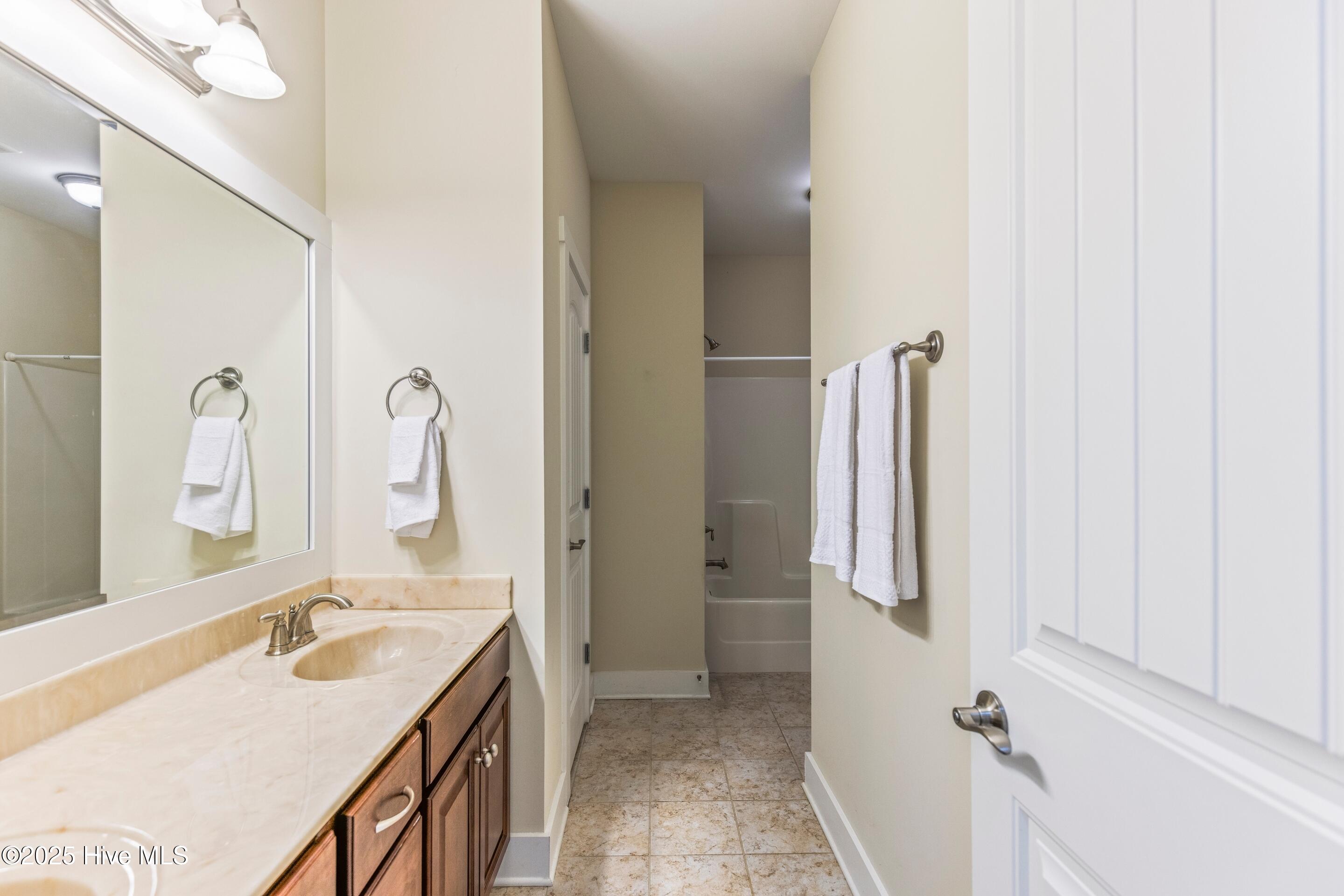 100542778 | Photo 30