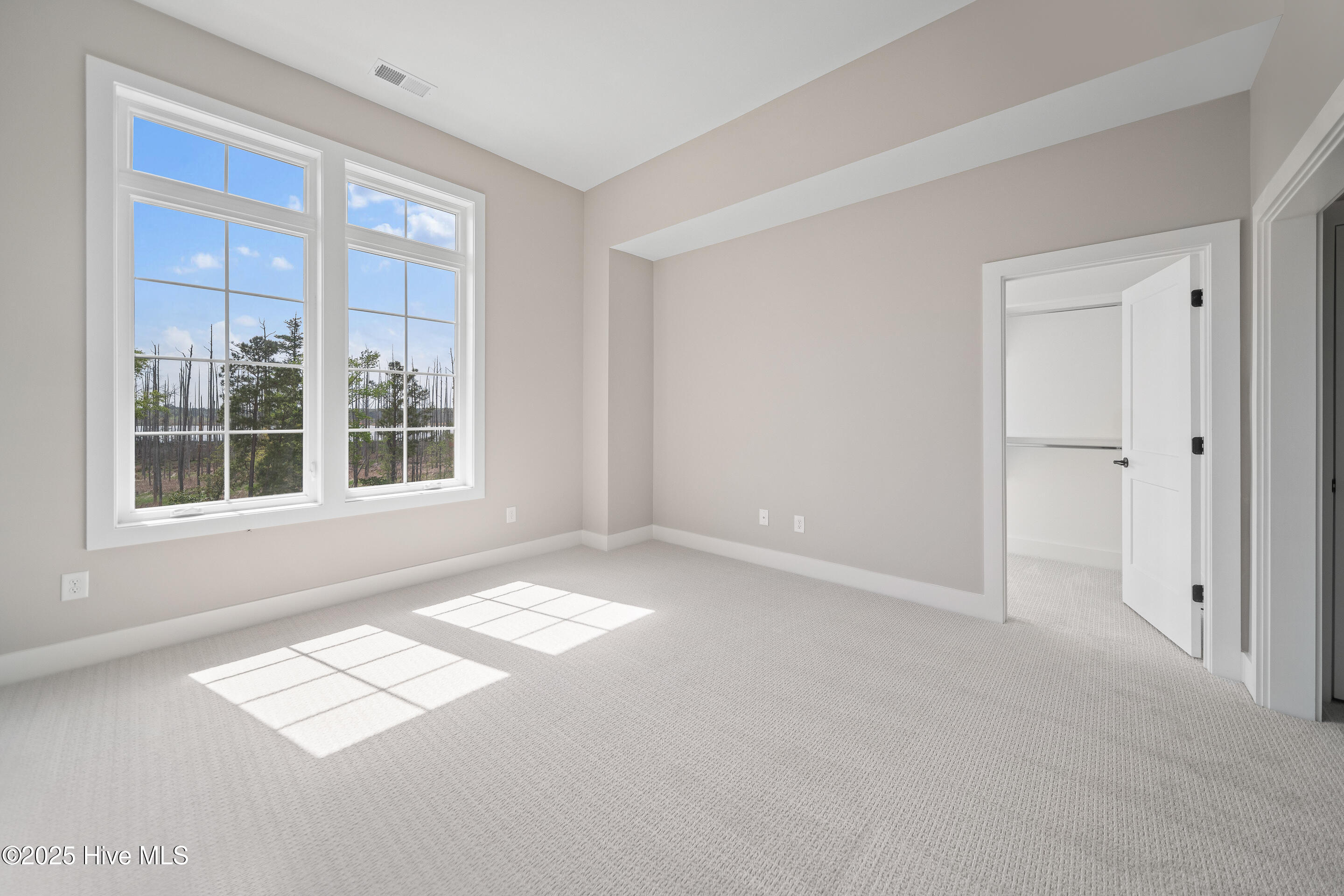 100508387 | Photo 22