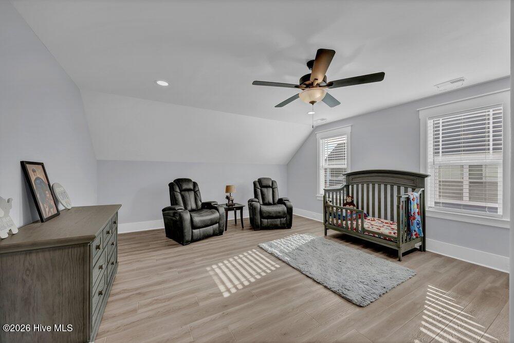 100564119 | Photo 36