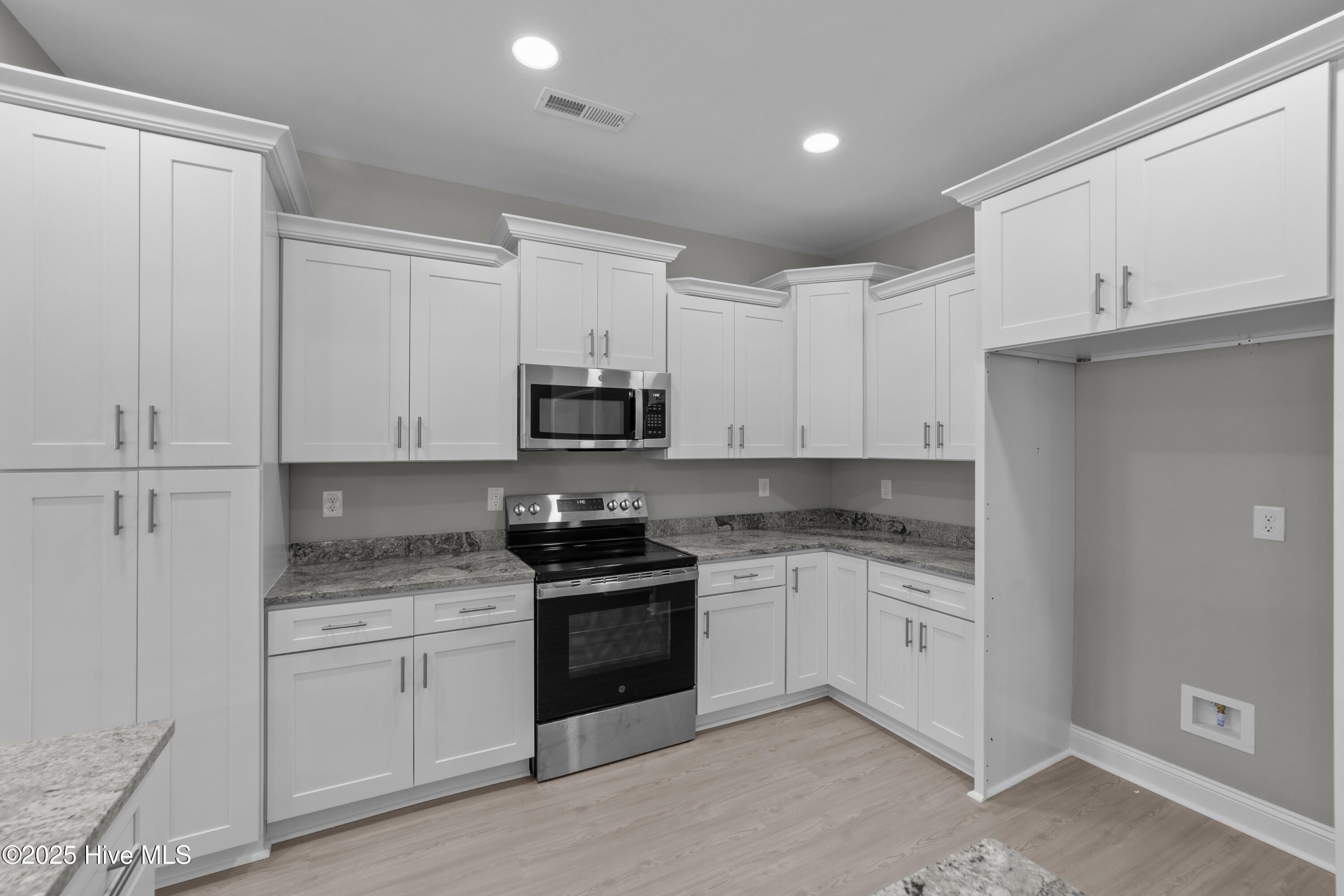 100516216 | Photo 12