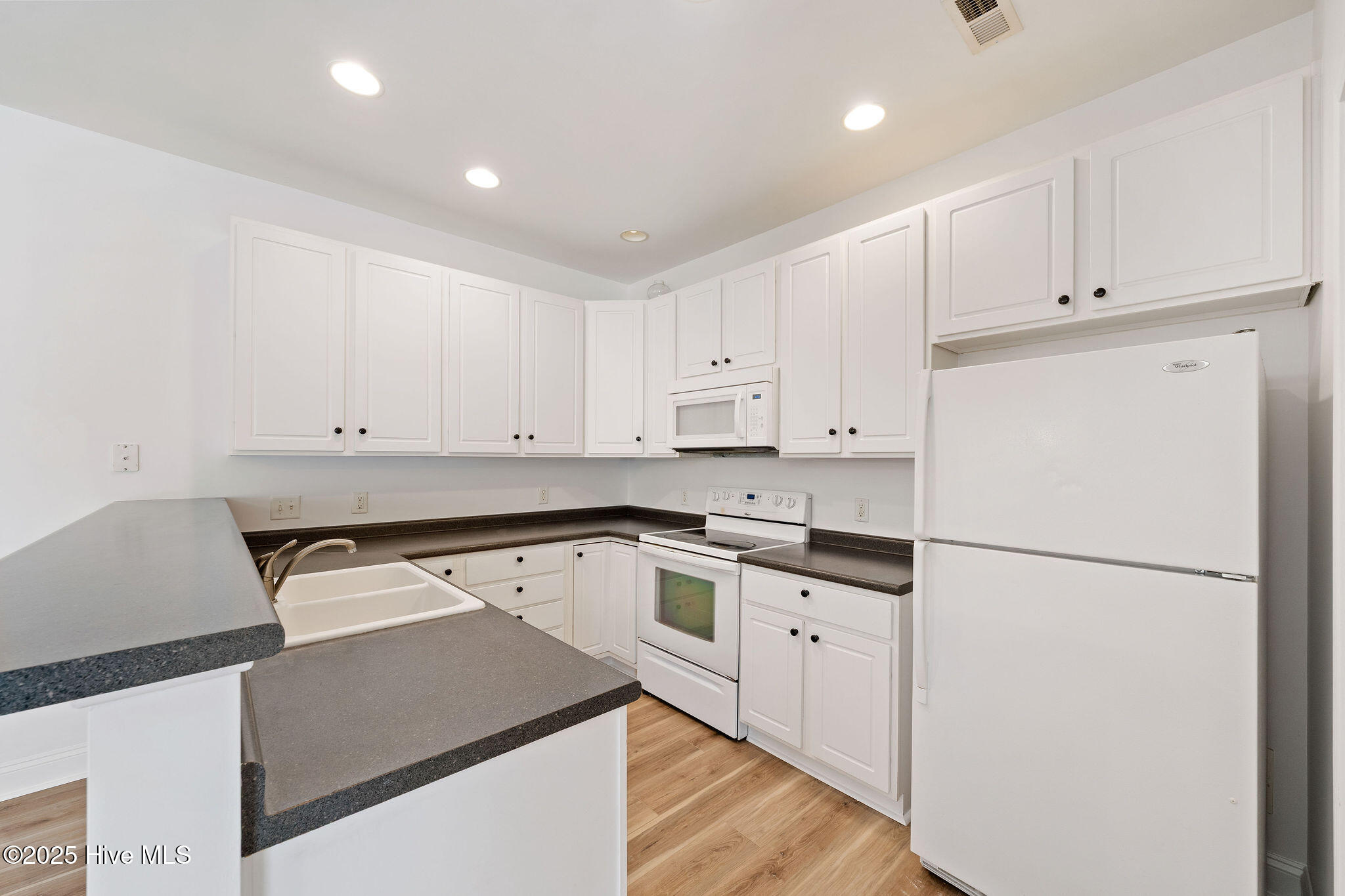 100529129 | Photo 18