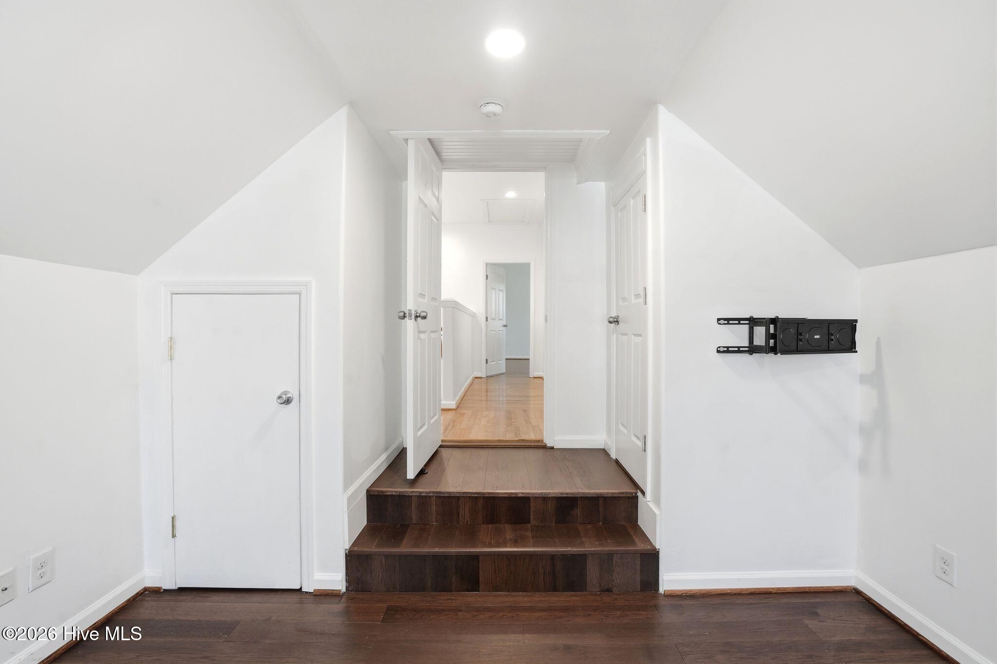 100560935 | Photo 63