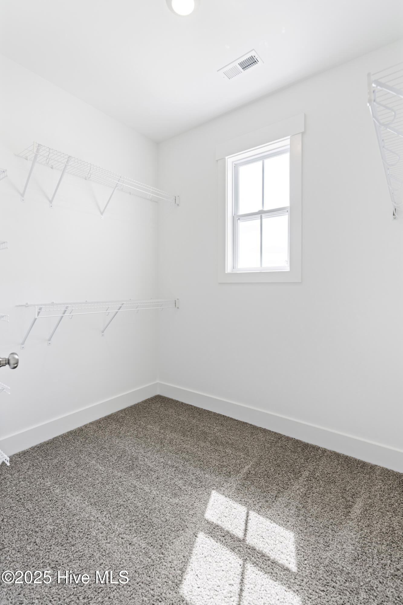 100530900 | Photo 27