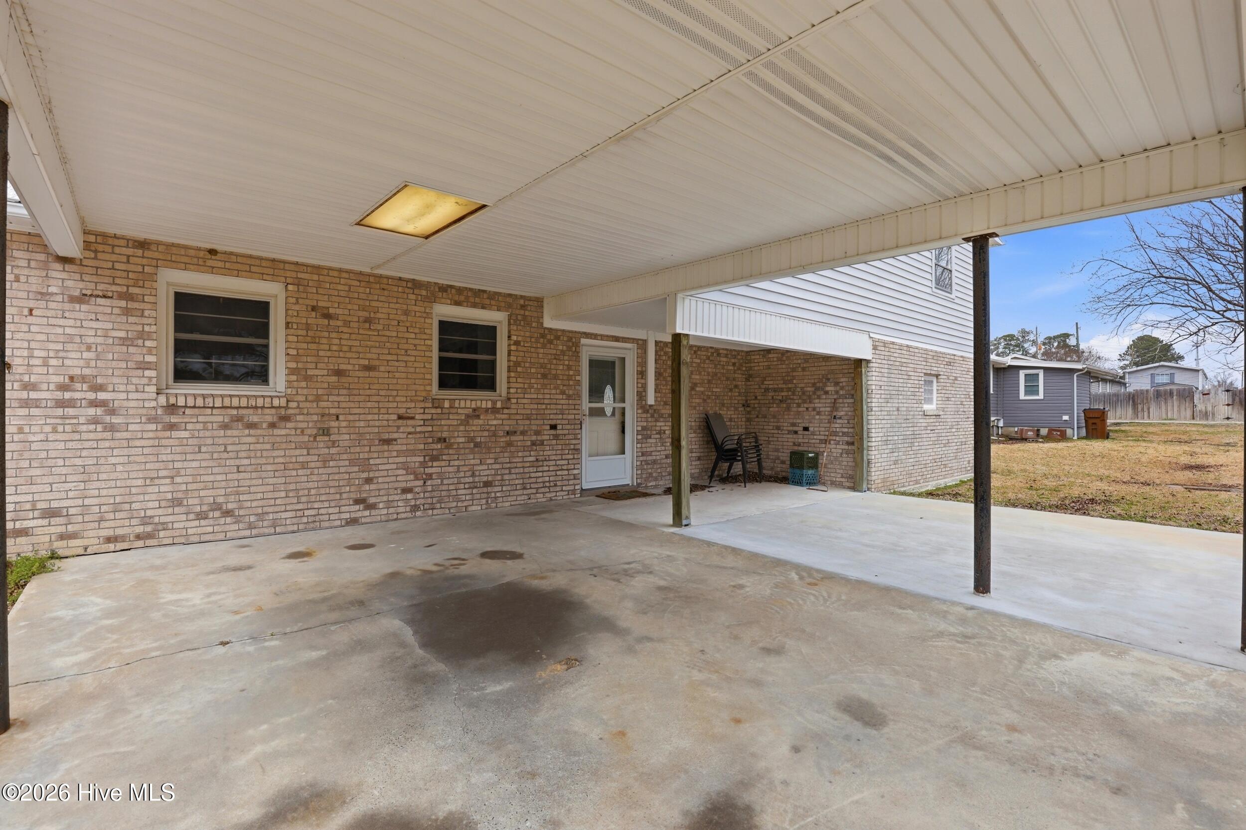 100561311 | Photo 40