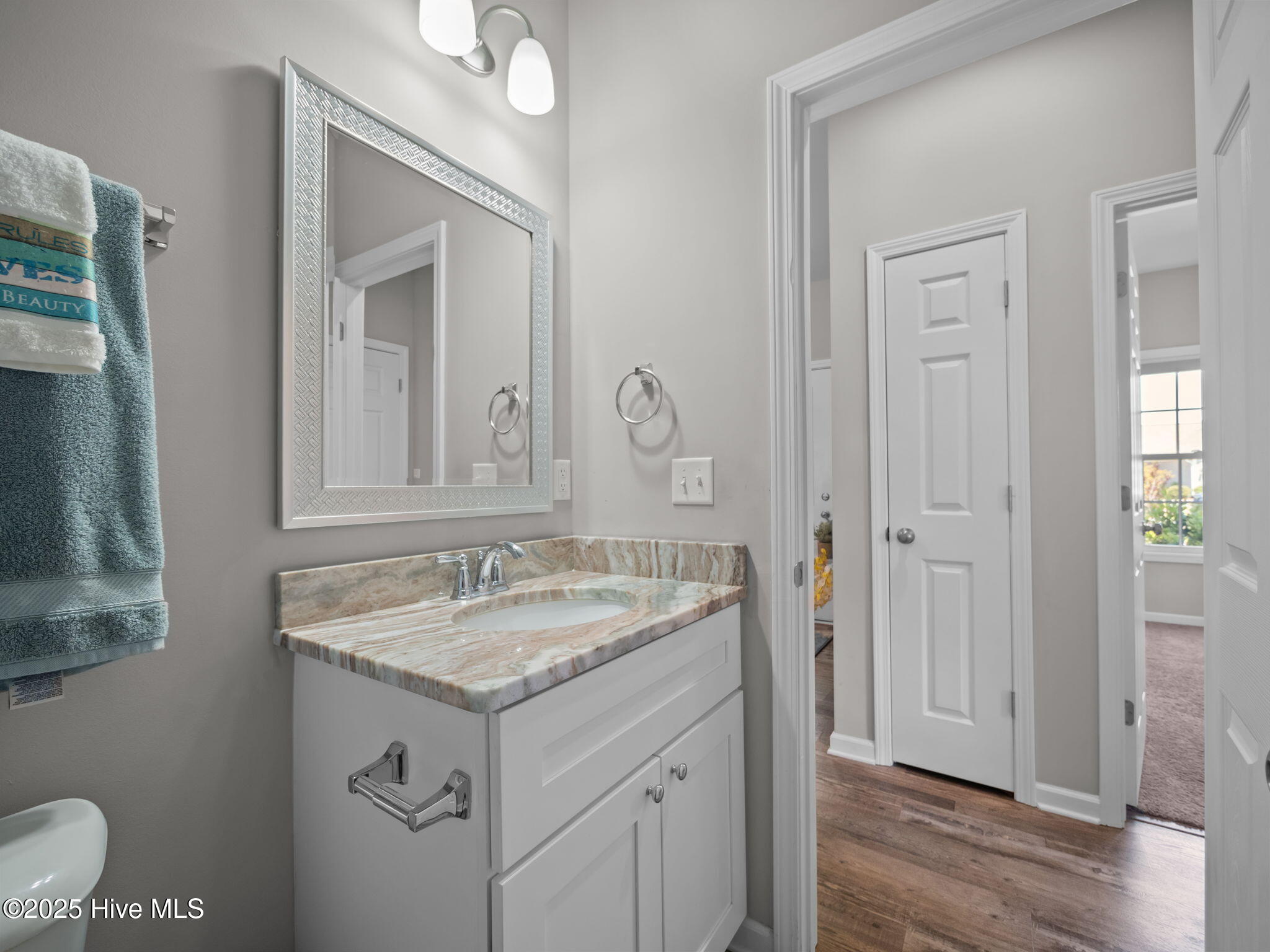 100547361 | Photo 26