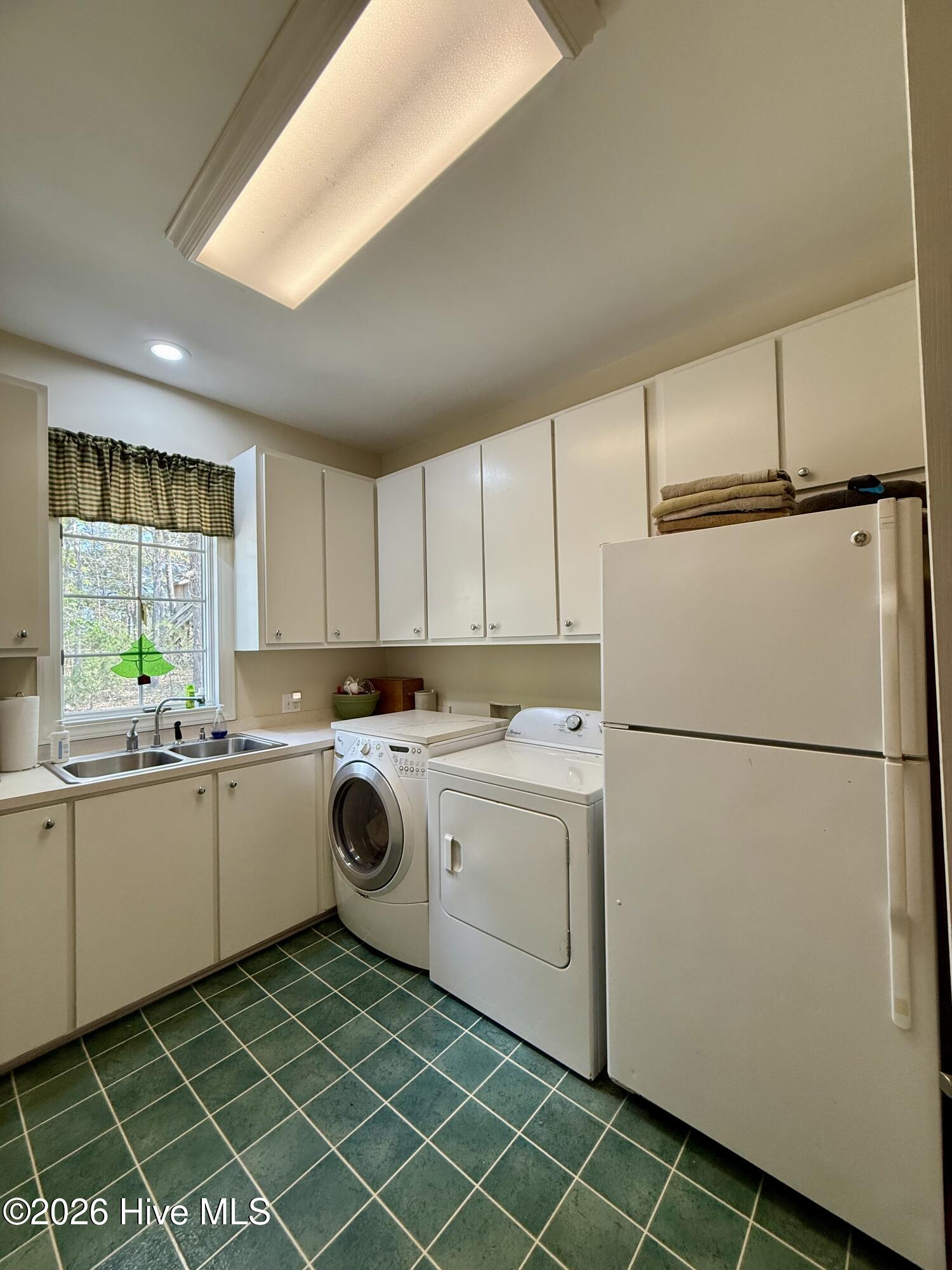 Laundry Room With full Bathroom