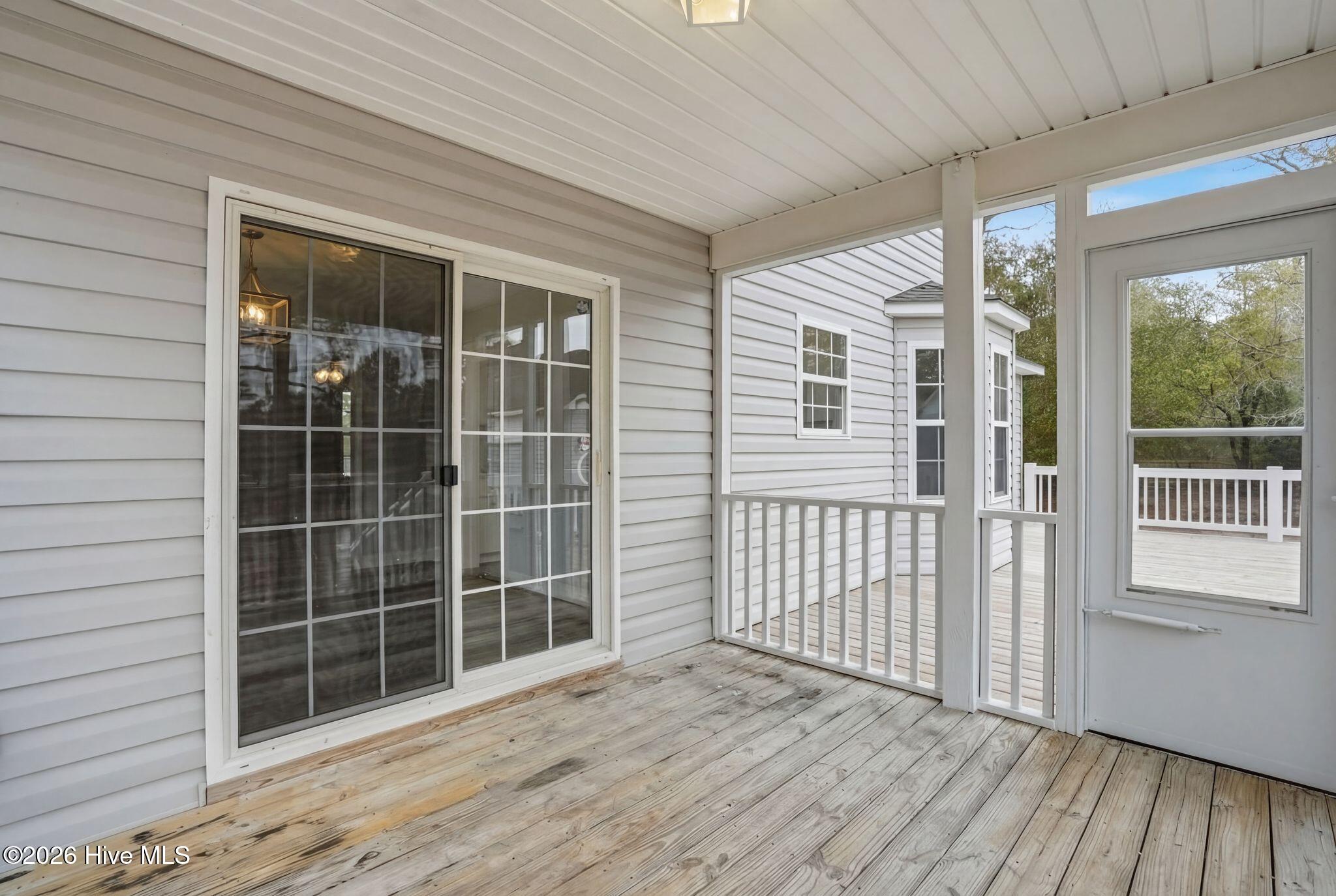 100557093 | Photo 57